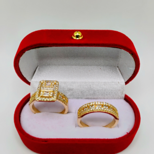 IMG_20251114_125722641_AE~2 Set Imperio Real – Anillos en Oro 18K con Corte Cuadrado