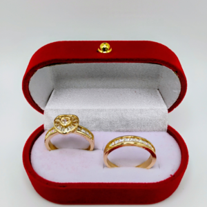 IMG_20251114_121714012_AE2-1.webp Set Corazón Imperial – Anillos en Oro 18K con Detalle Realzado