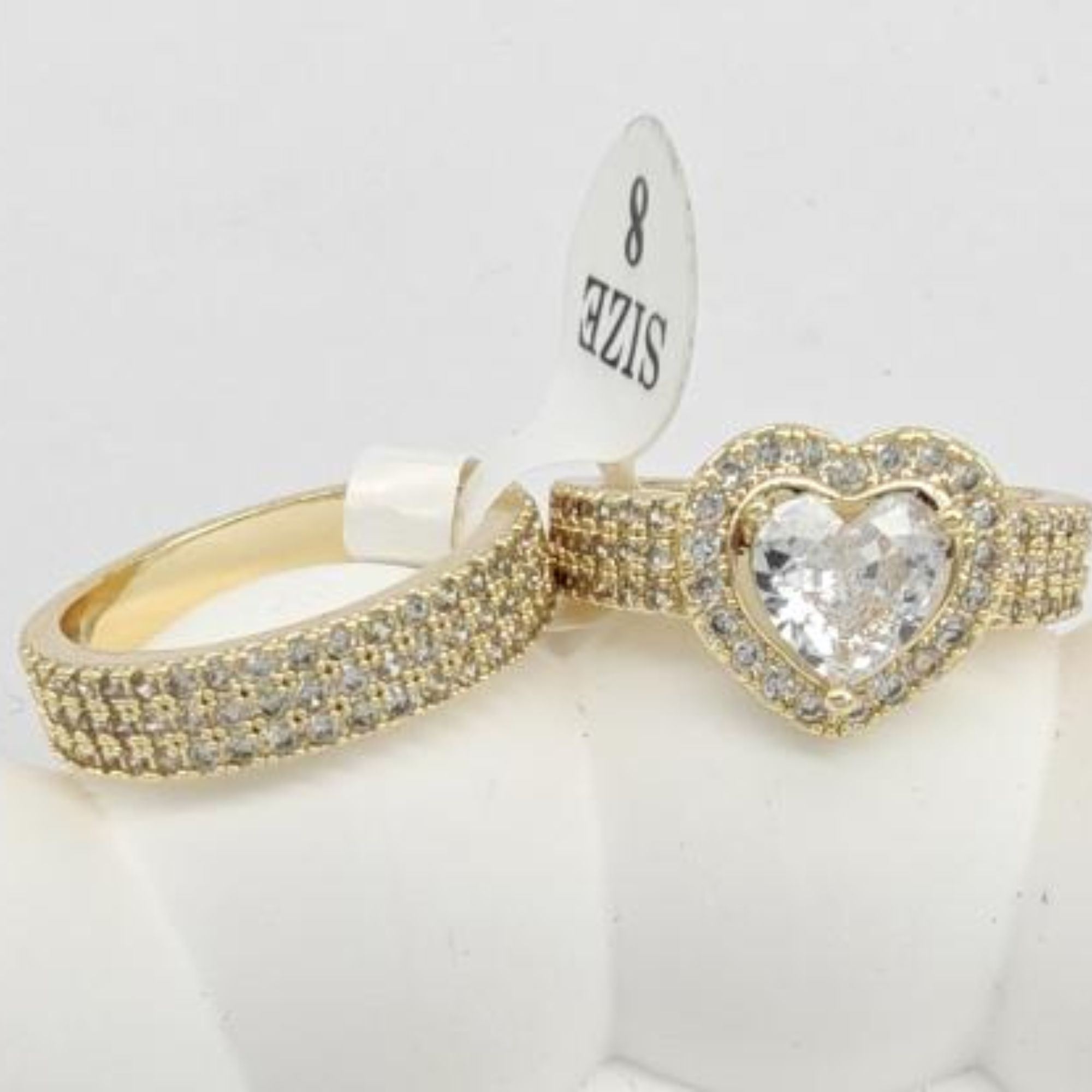 Dúo de Anillos de Compromiso Romántico en Oro Laminado 14K