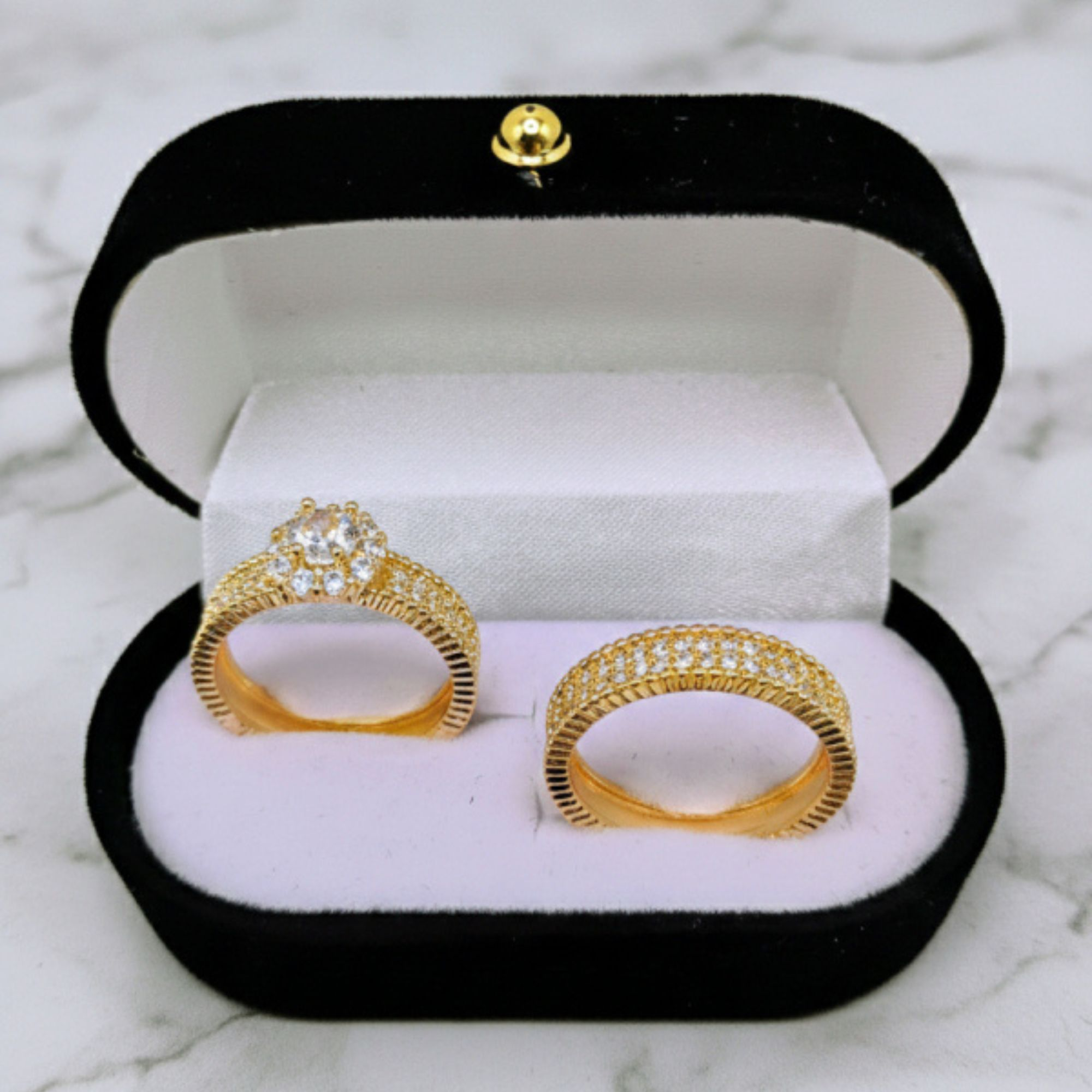 Set Emperatriz Dorada – Anillos en Oro 18K con Corte Corona