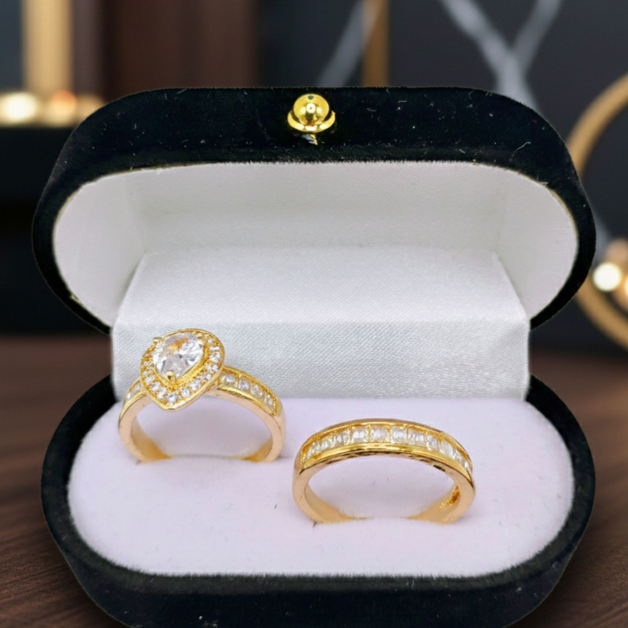 Set Romance de Lujo – Dúo en Oro 18K con Corte Lágrima