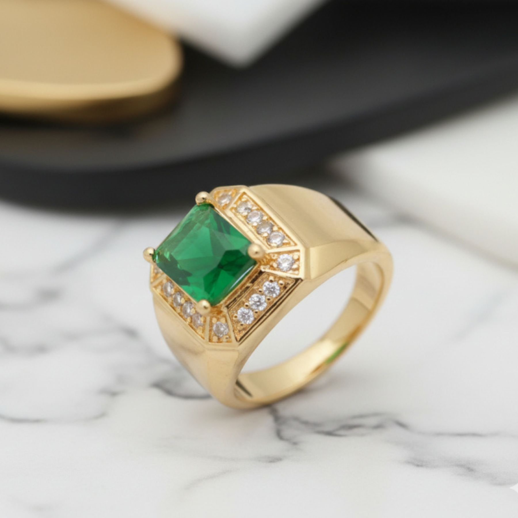 Anillo “Esmeralda Imperial”