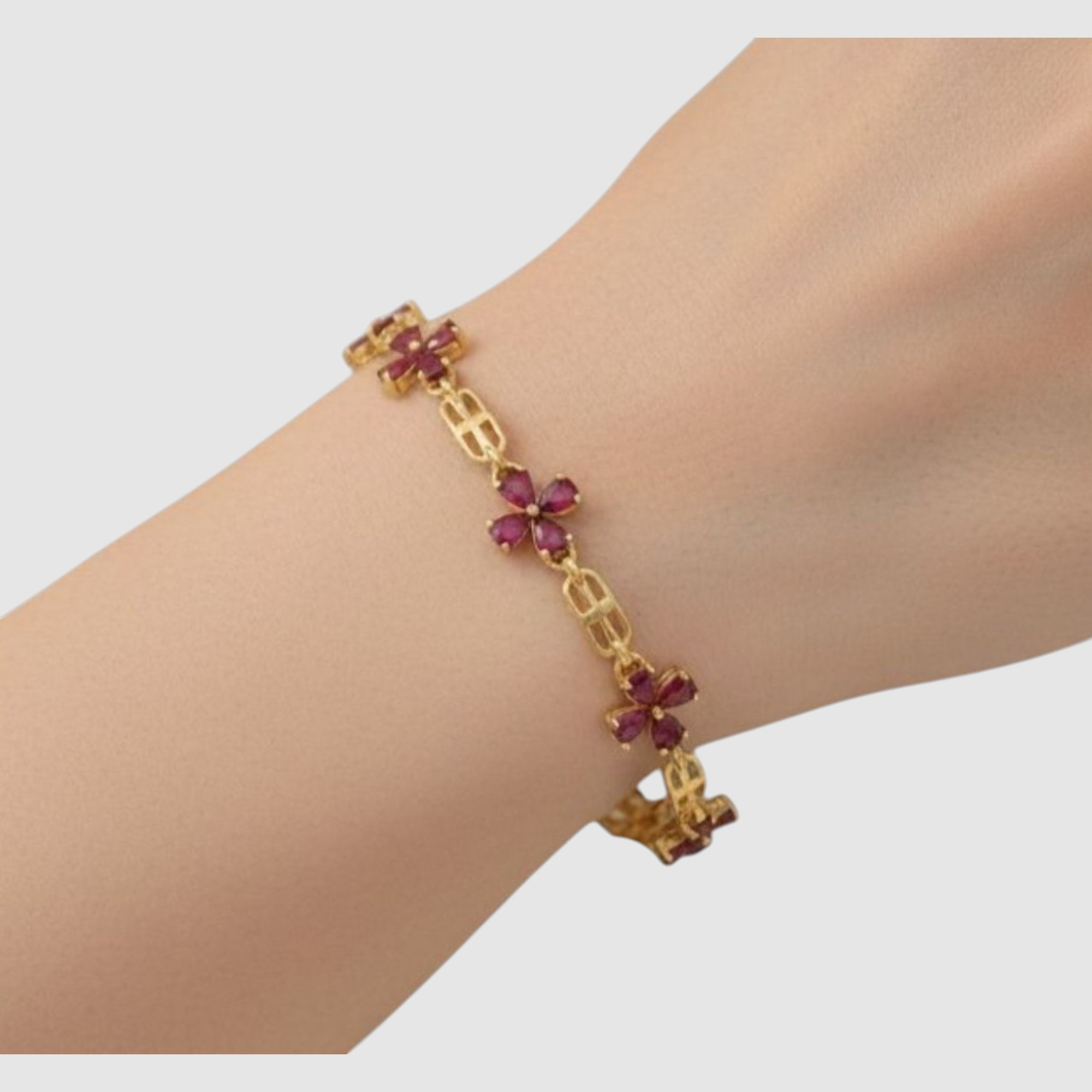 Pulsera Floral Rubí Elegante en Oro Laminado 14K