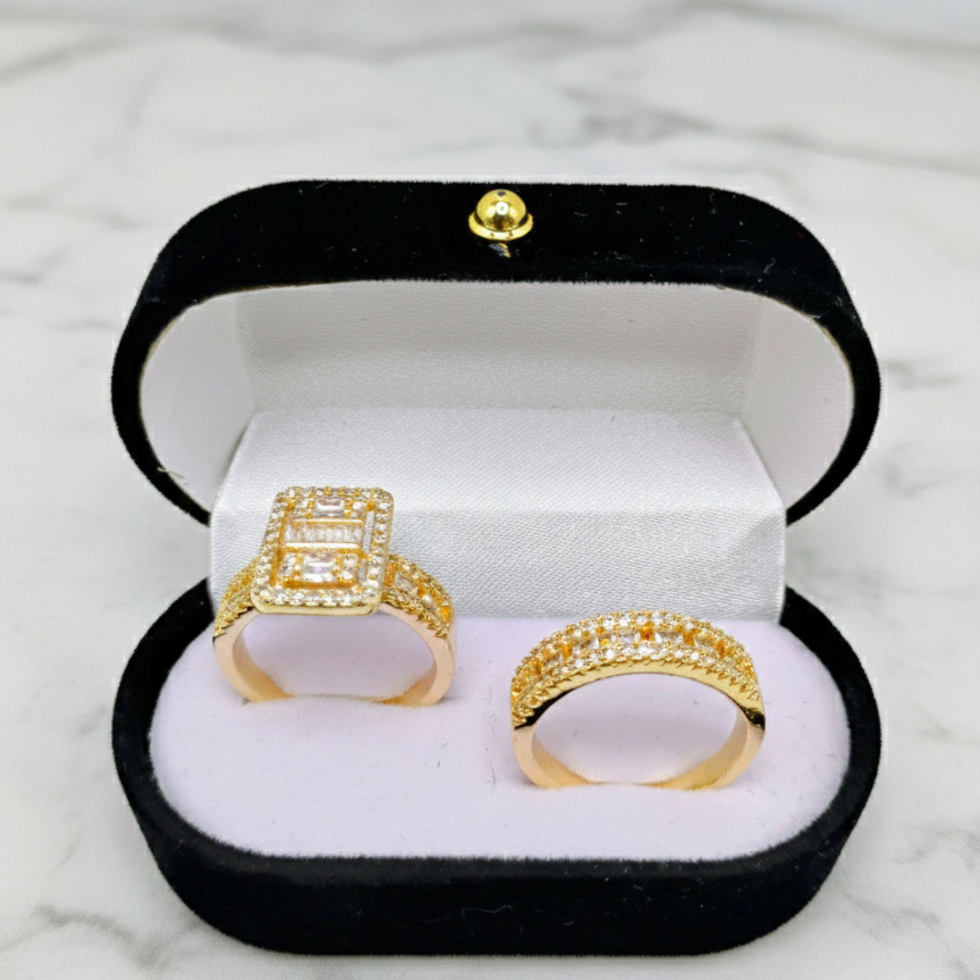 Set Imperio Real – Anillos en Oro 18K con Corte Cuadrado