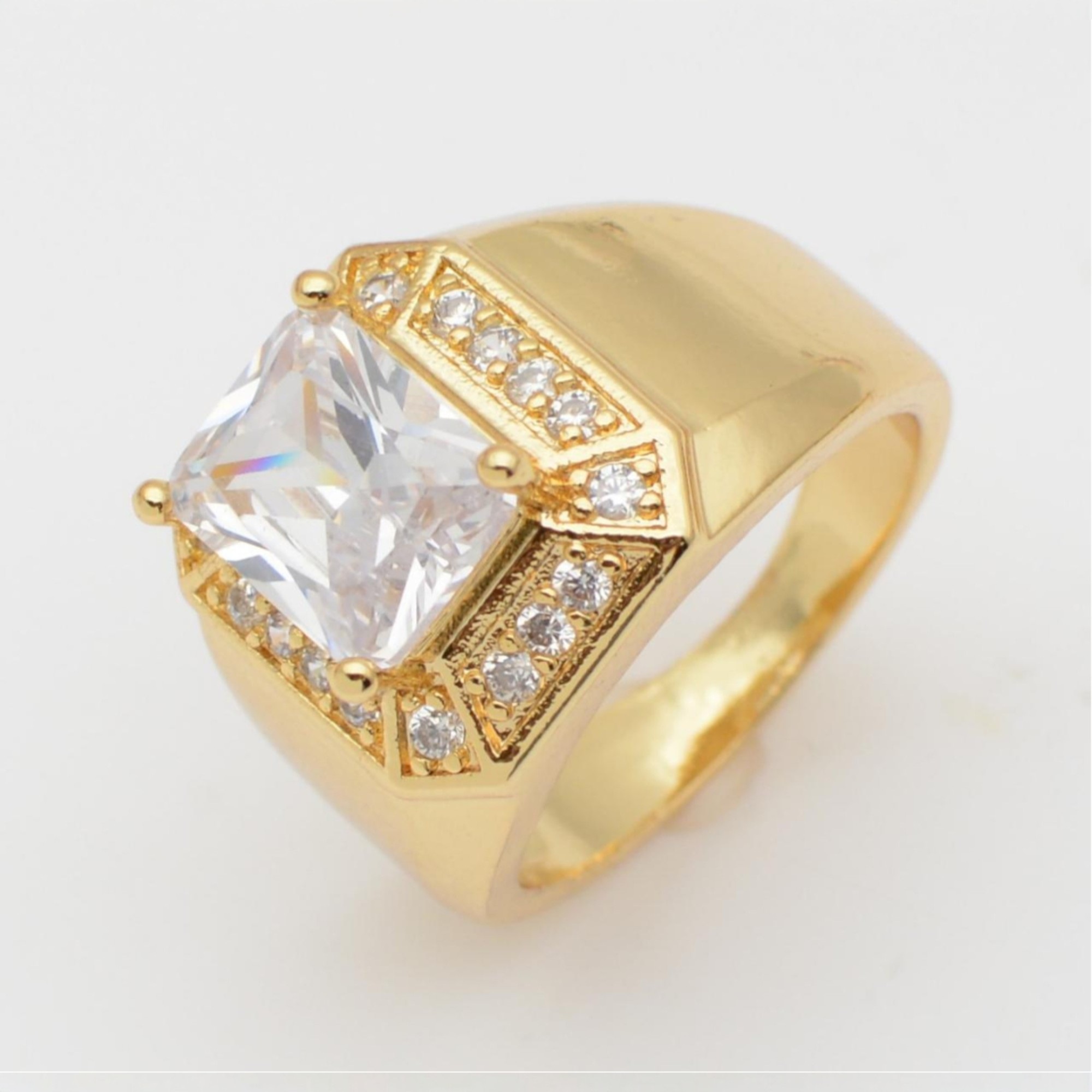 Anillo Elegante en Oro Laminado 14K con Piedra