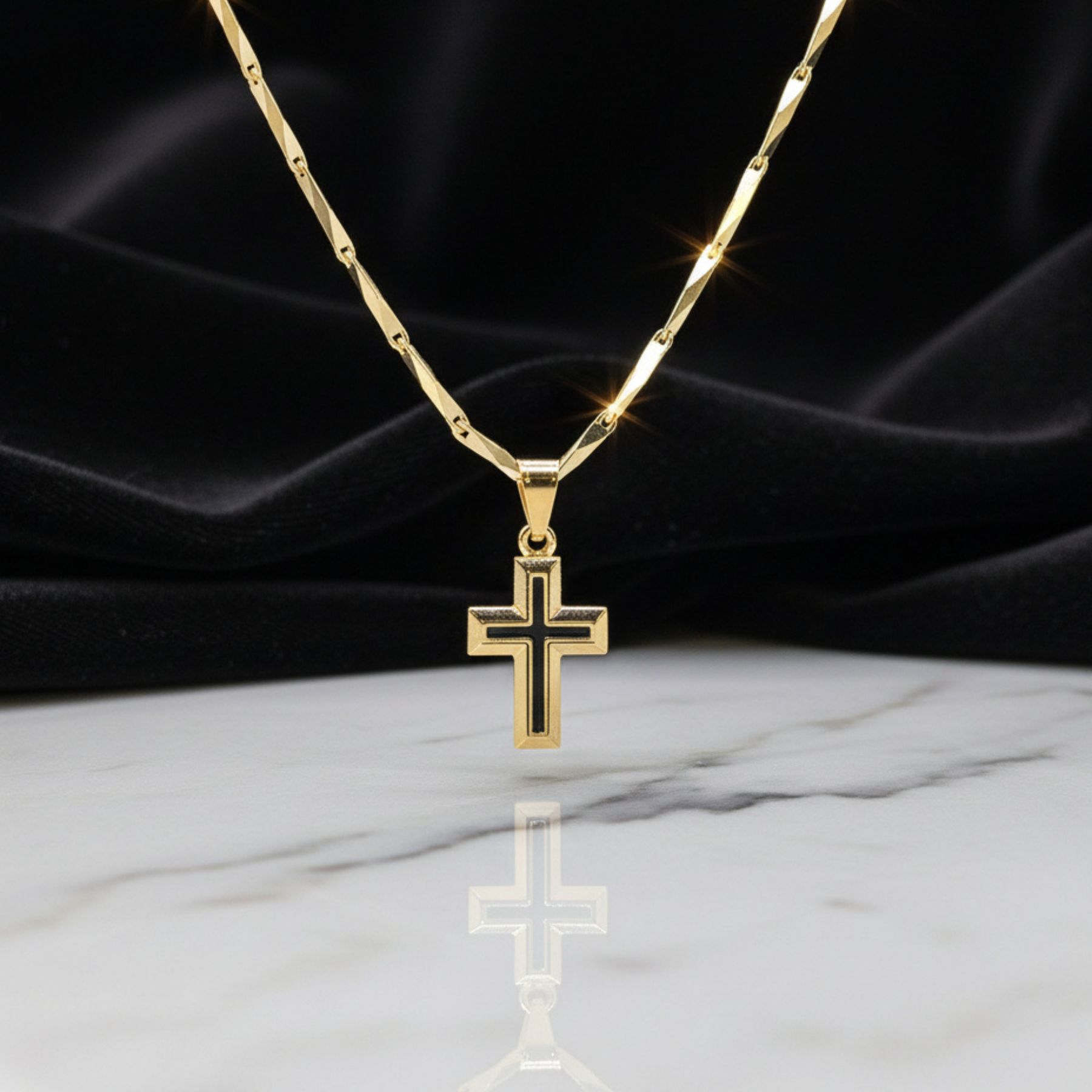 Cadena Bañada en Oro 14K "Esencia" con Cruz