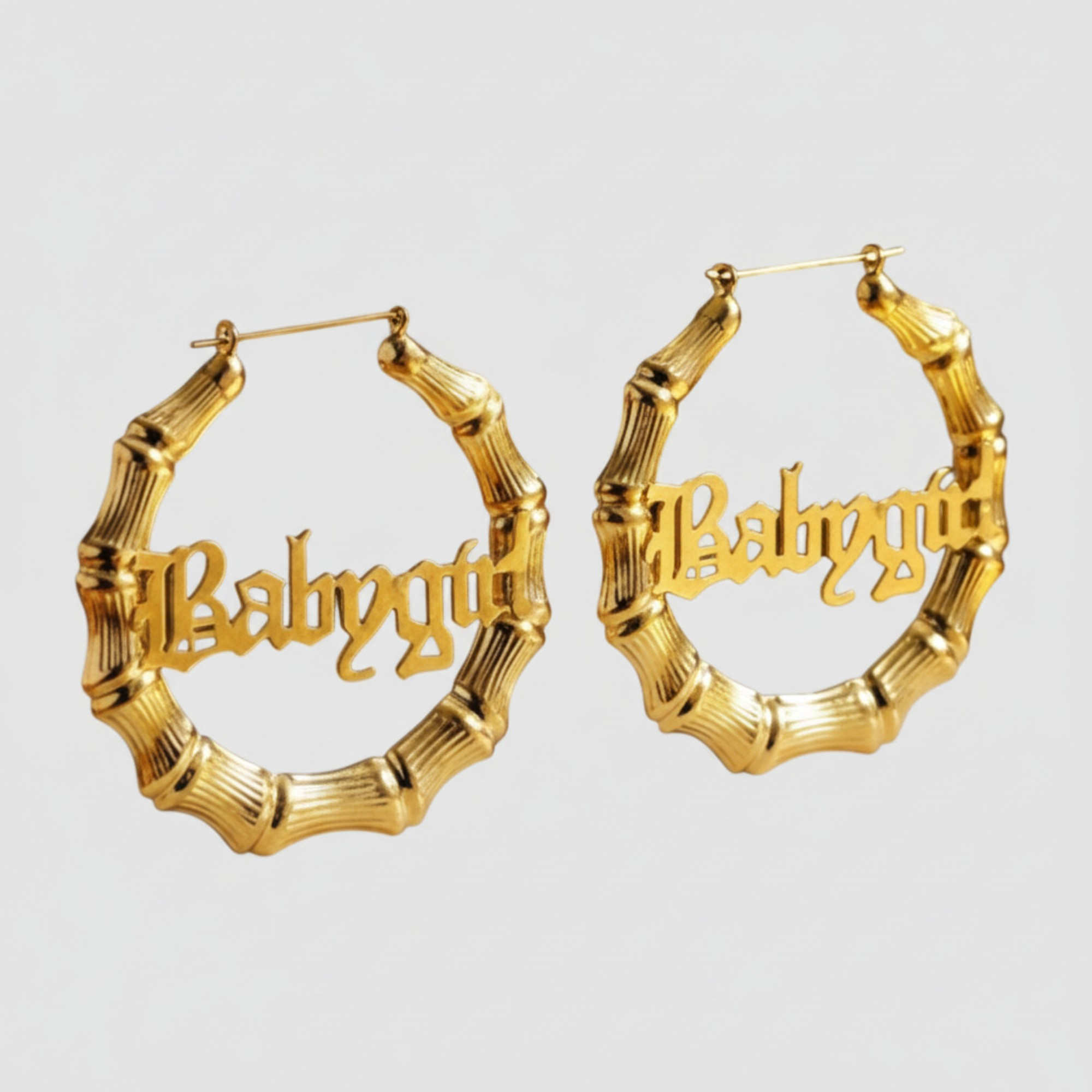 Aretes Tipo Bambú en Oro Laminado 18K – Diseño Elegante y Moderno