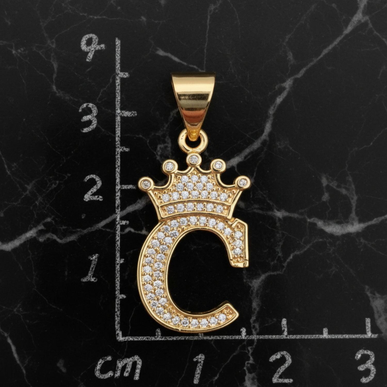 Dije Letra C Corona Real