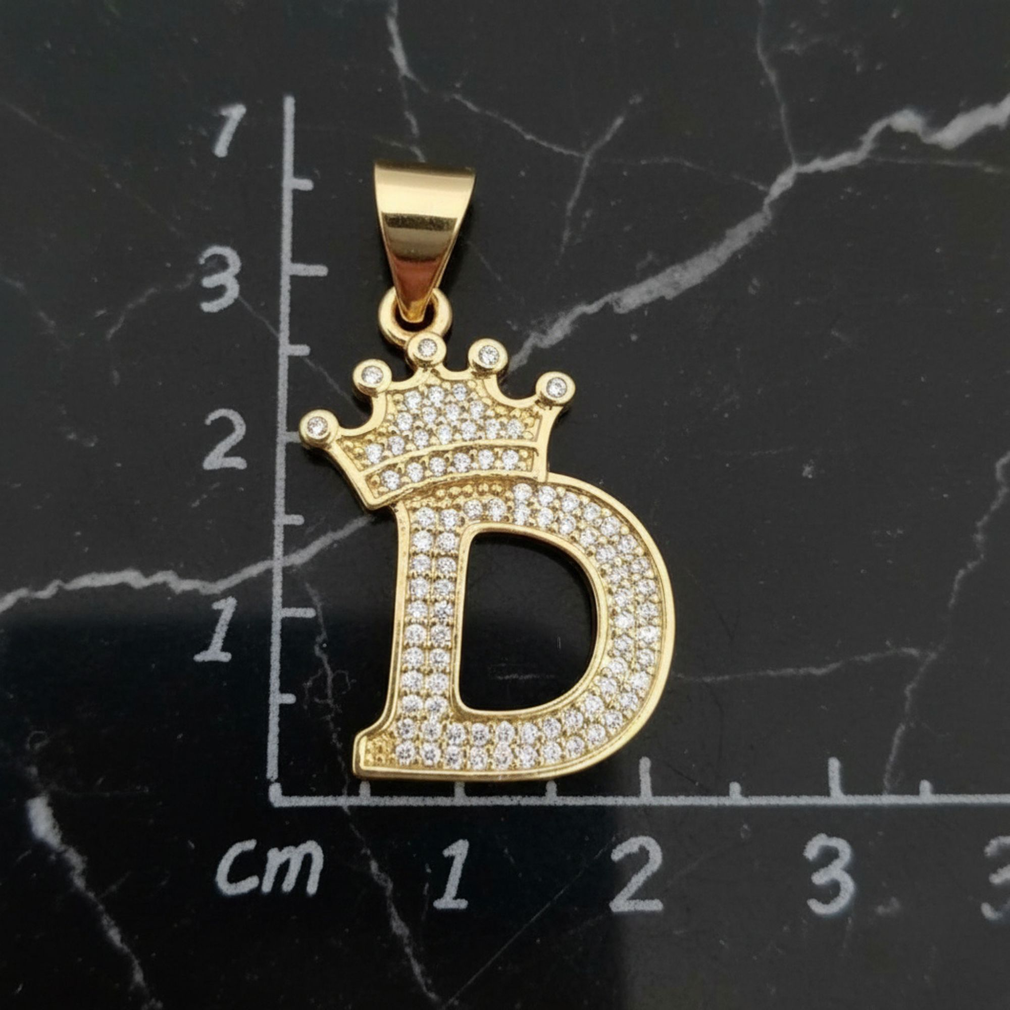 Dije Letra D Corona Real