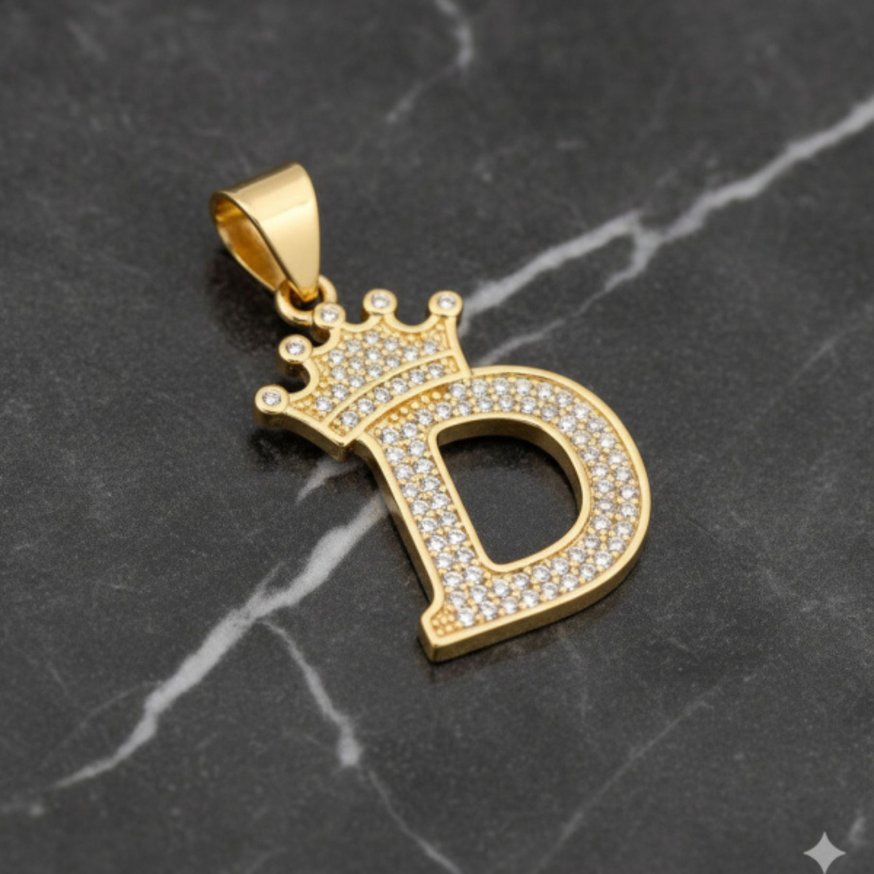 Dije Letra D Corona Real