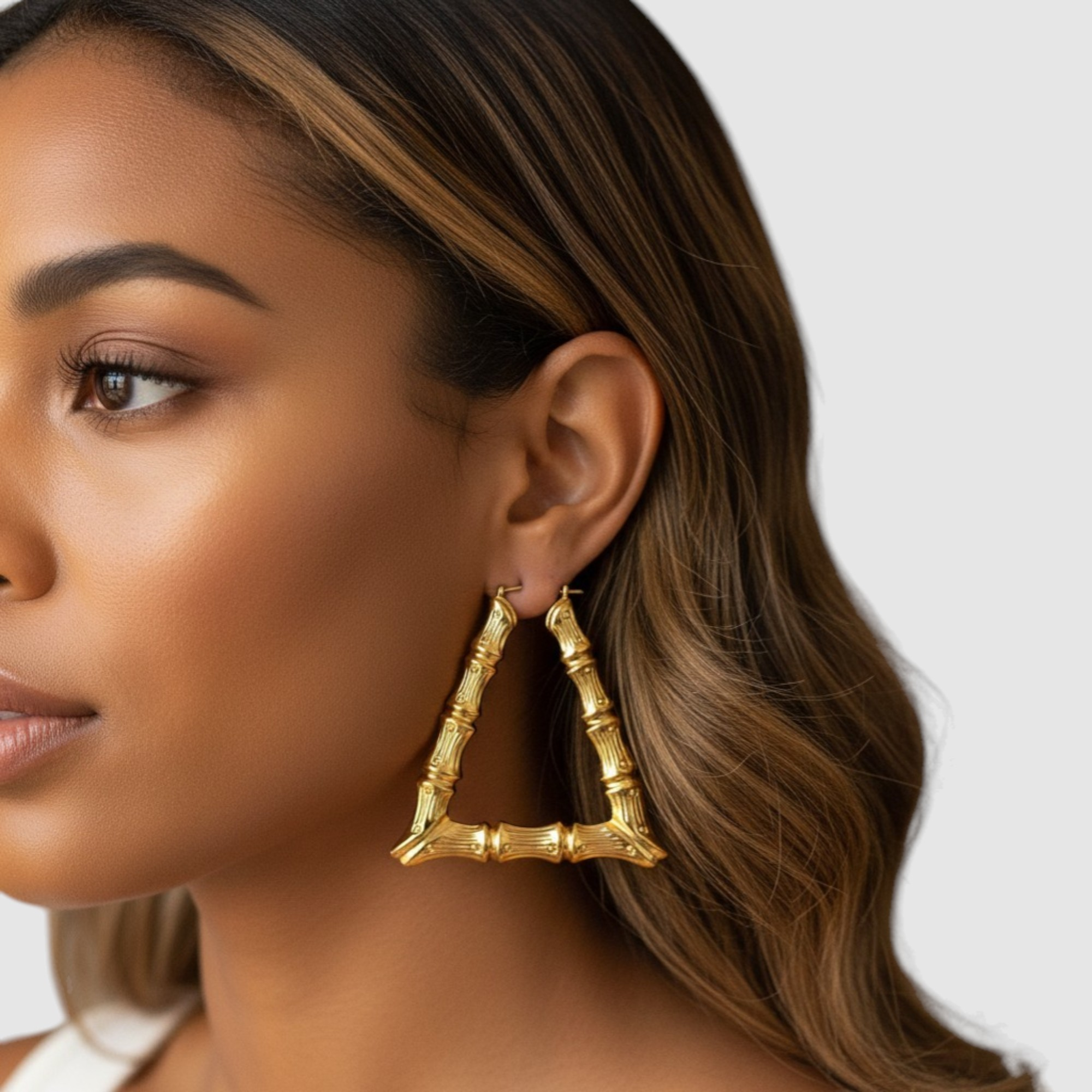 Aretes Argolla Bambú en Oro Laminado 18K – Estilo Clásico