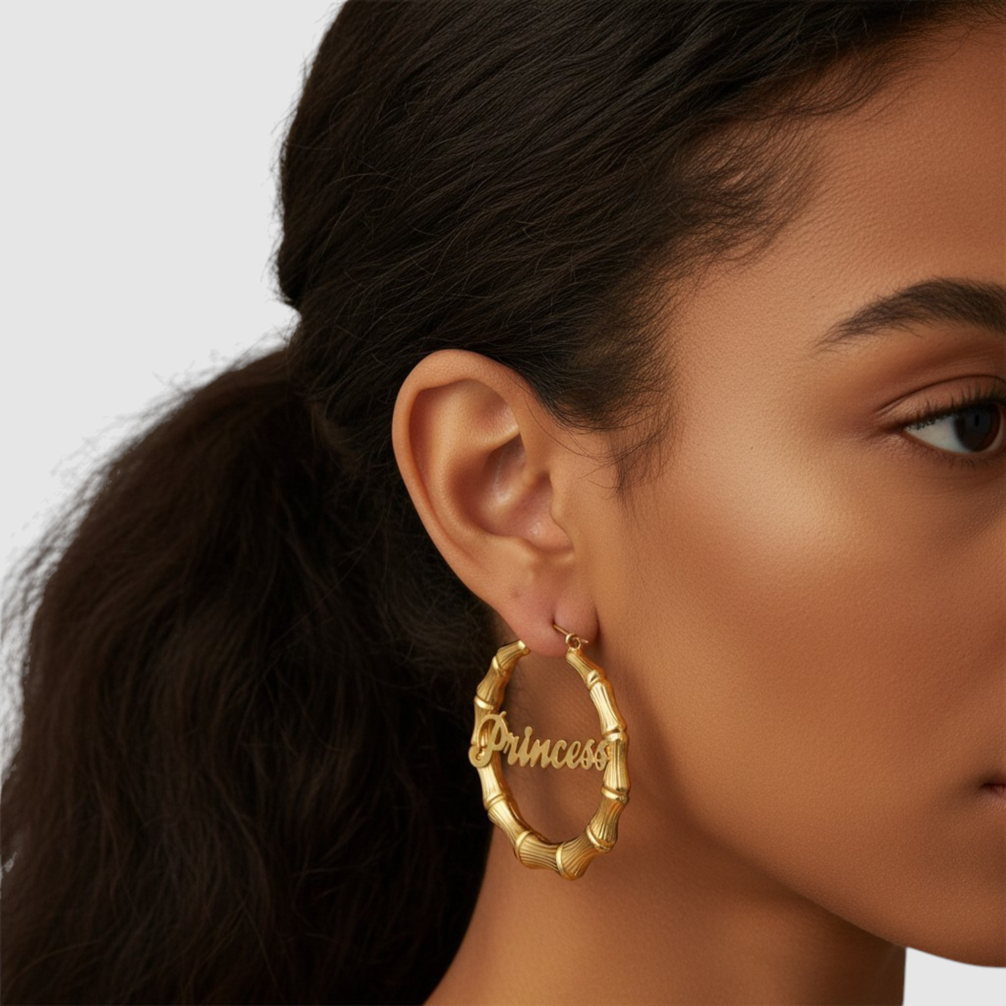 Aretes Argolla Bambú en Oro Laminado 18K – Diseño Elegante