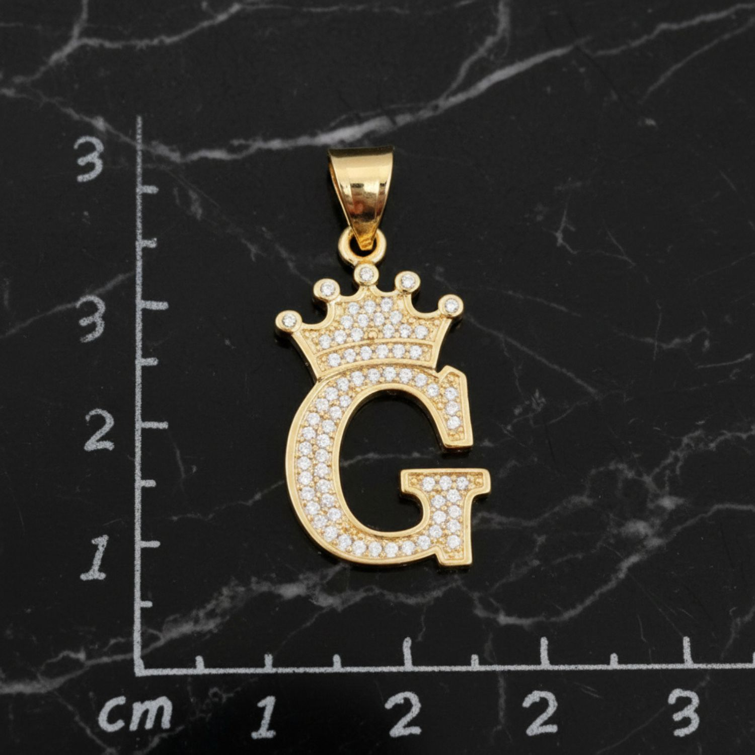 Dije Letra G Corona Real Bañado