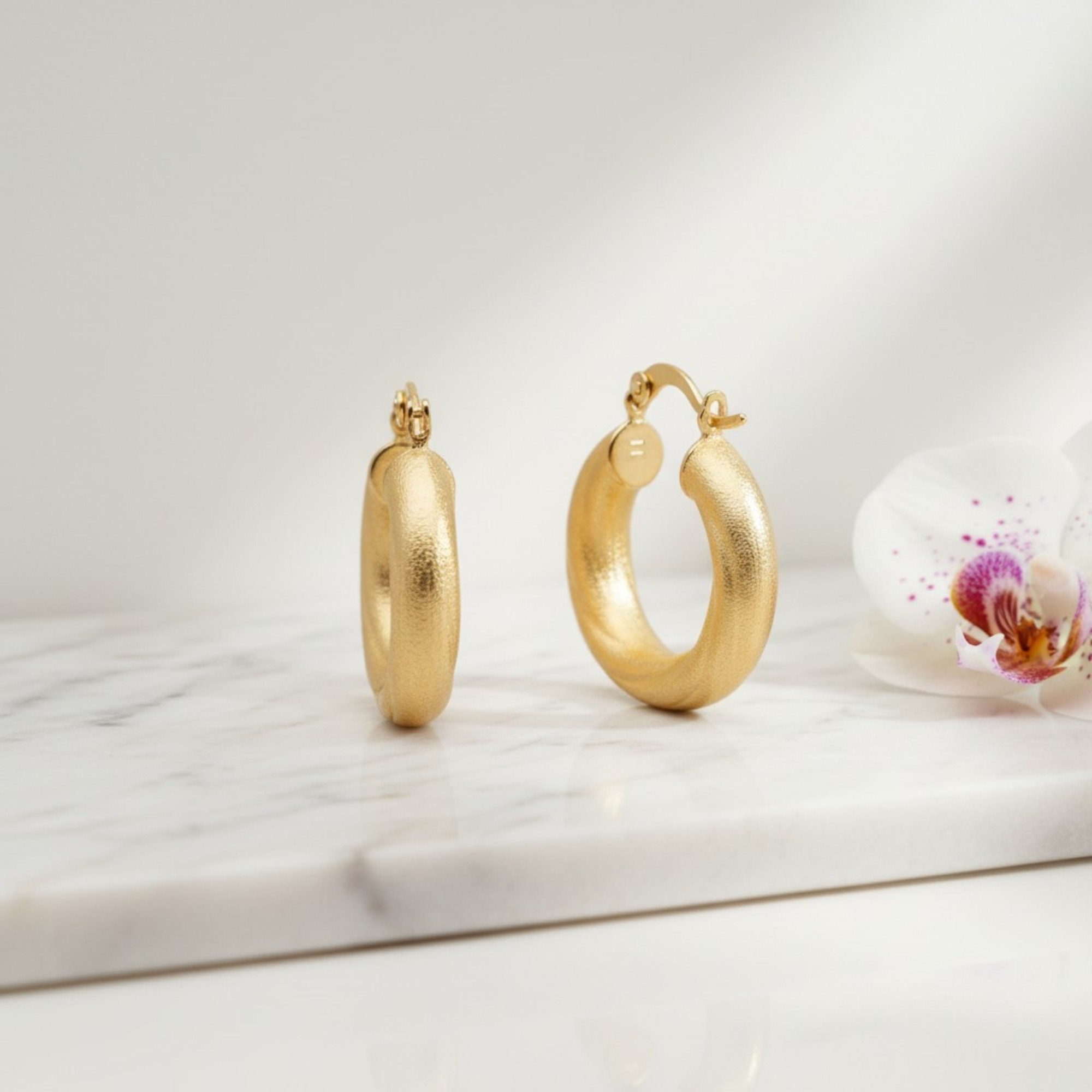 H 9 Aros Bruma Dorada en Oro Laminado 14K – Diseño Texturizado Elegante