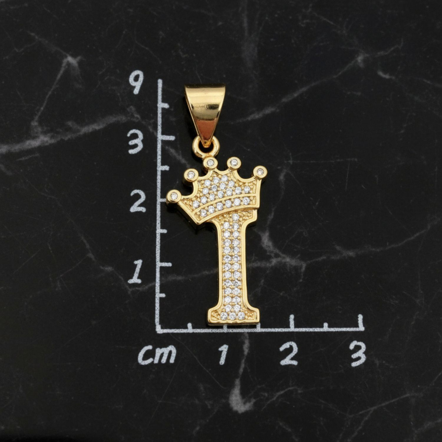 Dije Letra I Corona Real Bañado en Oro 18K