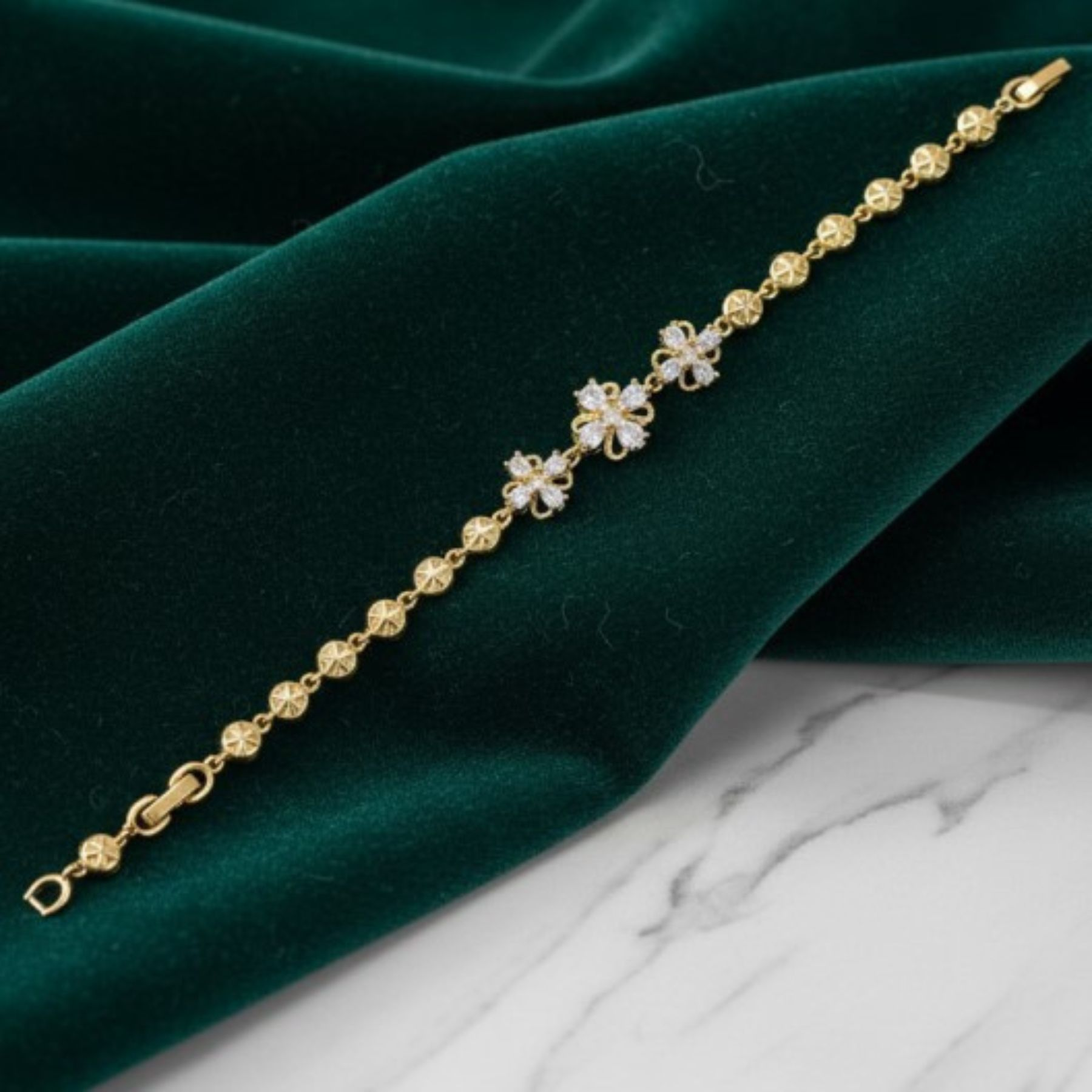 Pulsera “Brillo Floral” en Oro 14K