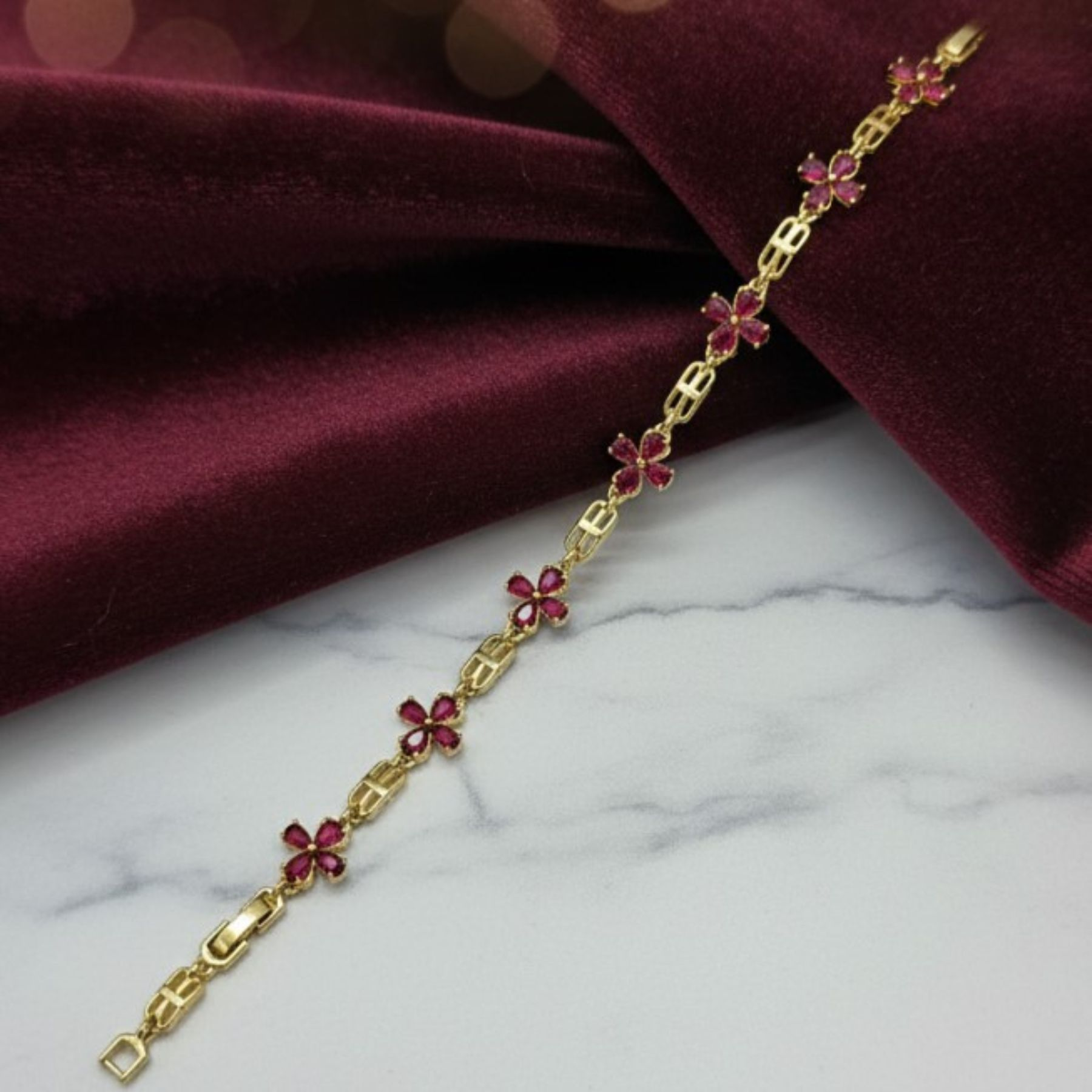 Pulsera “Flor Carmesí”