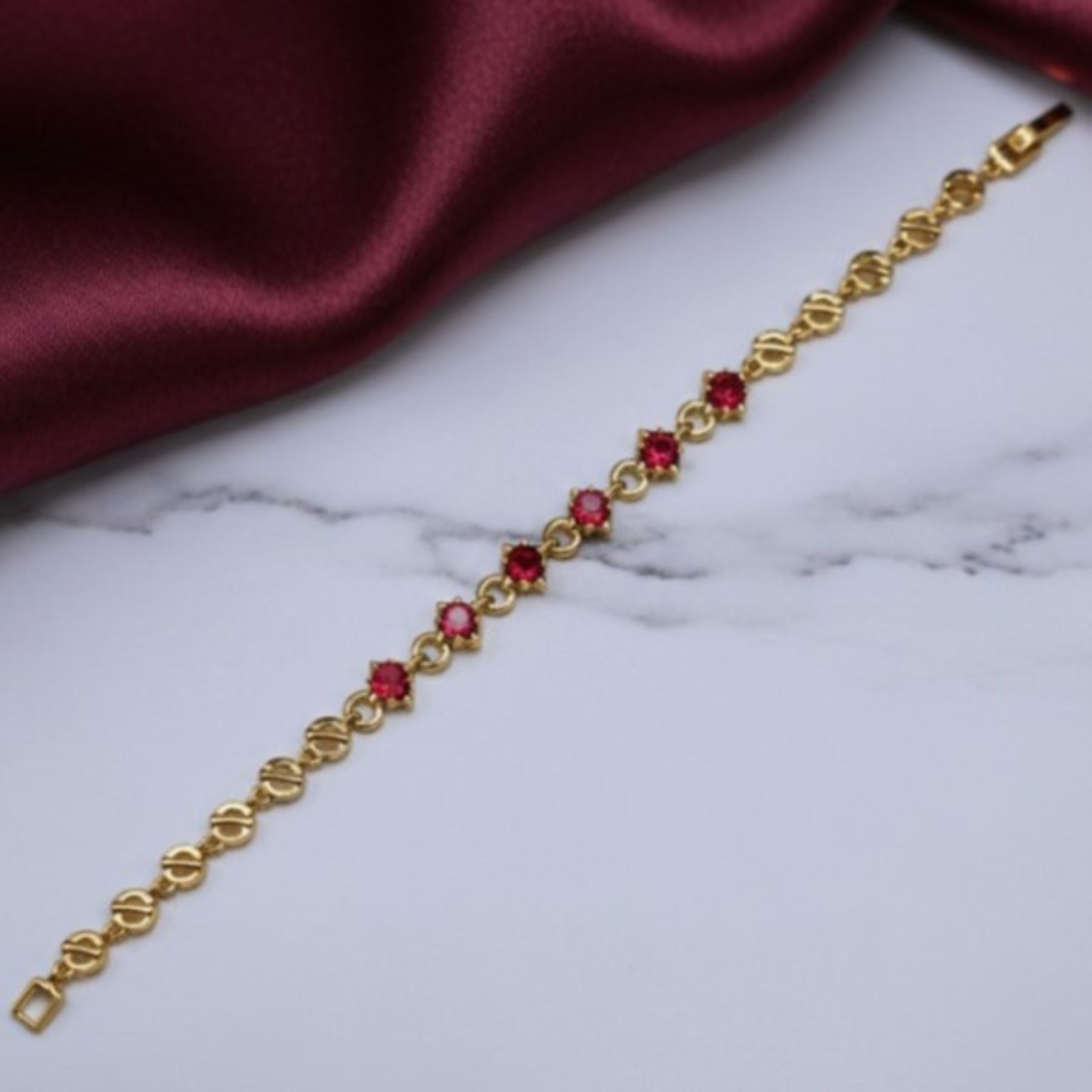 Pulsera “Pasión Rubí” en Oro 14K