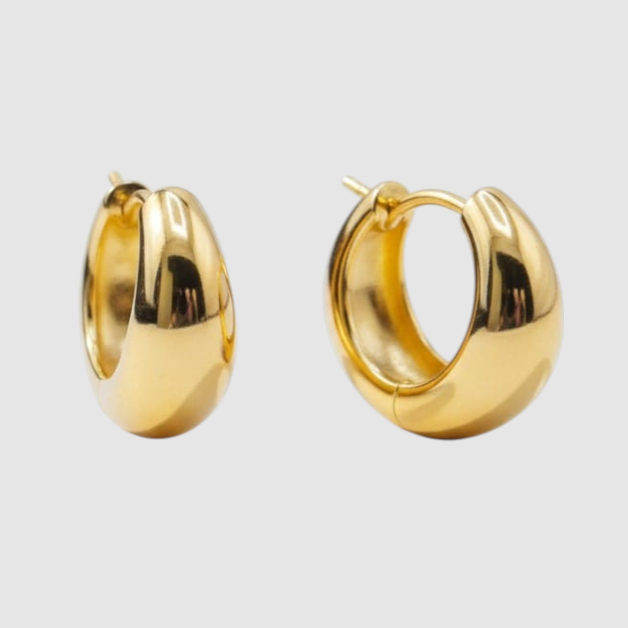 Aretes Tipo Huggie Lisos Clásicos – Oro Laminado 14K