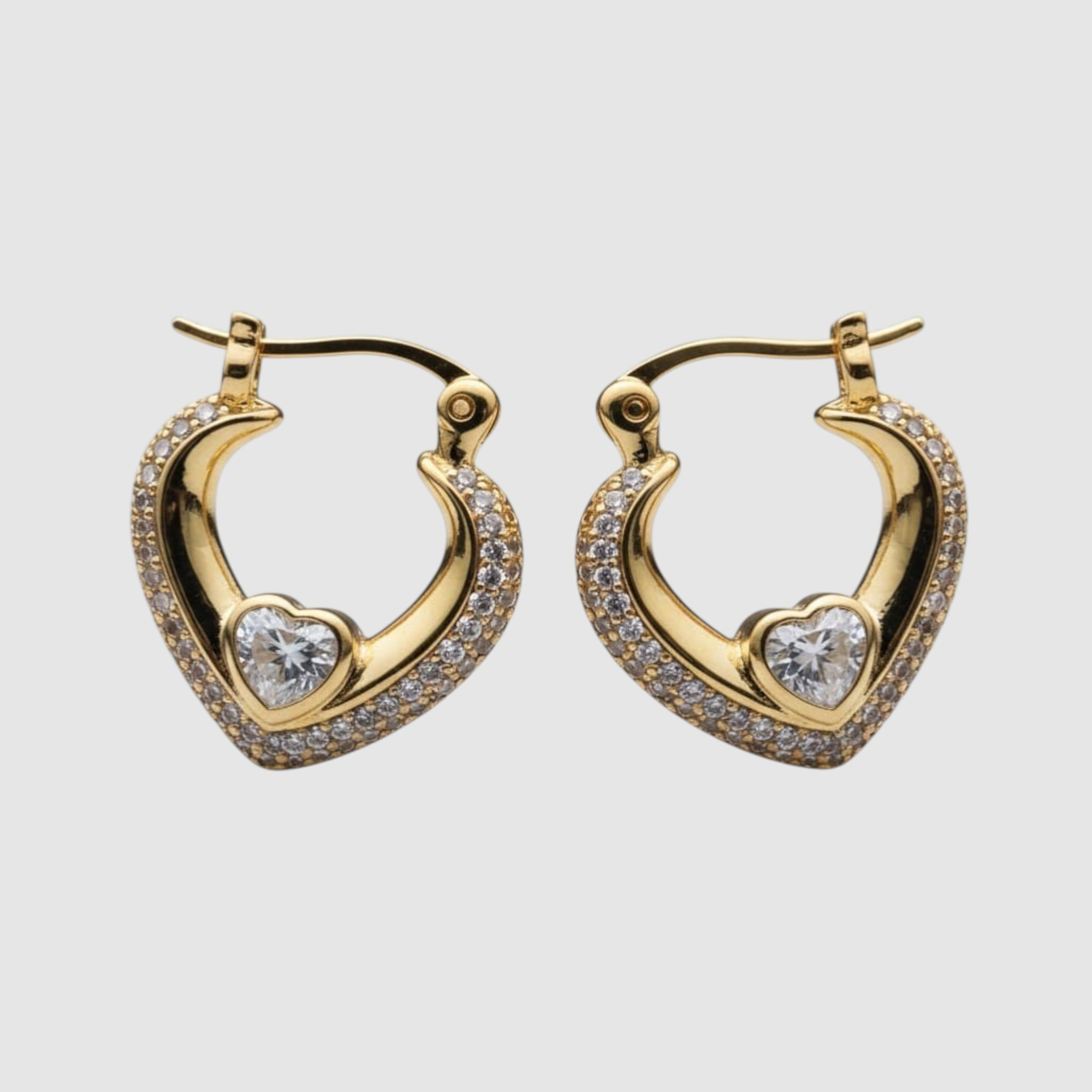 Aros Corazón con Zirconias en Oro Laminado 14K – Diseño Elegante y Brillante
