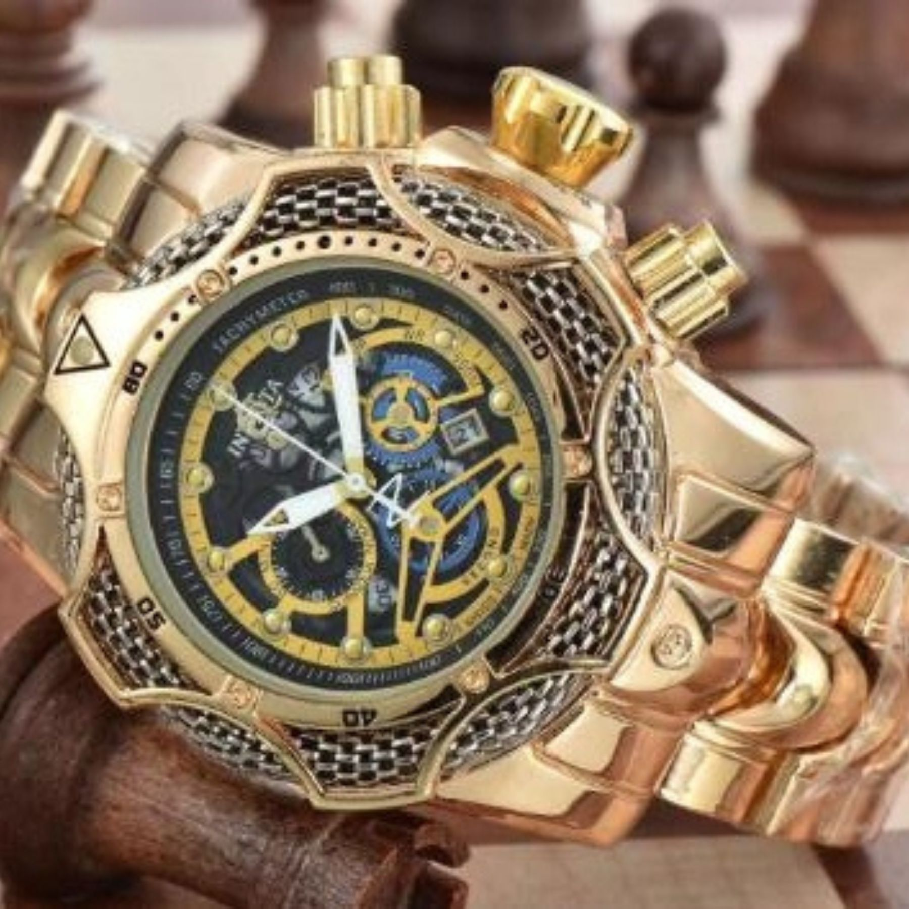 Reloj Deportivo de Cuarzo para Hombre INVIC - Esfera Grande y Correa de Acero Dorado