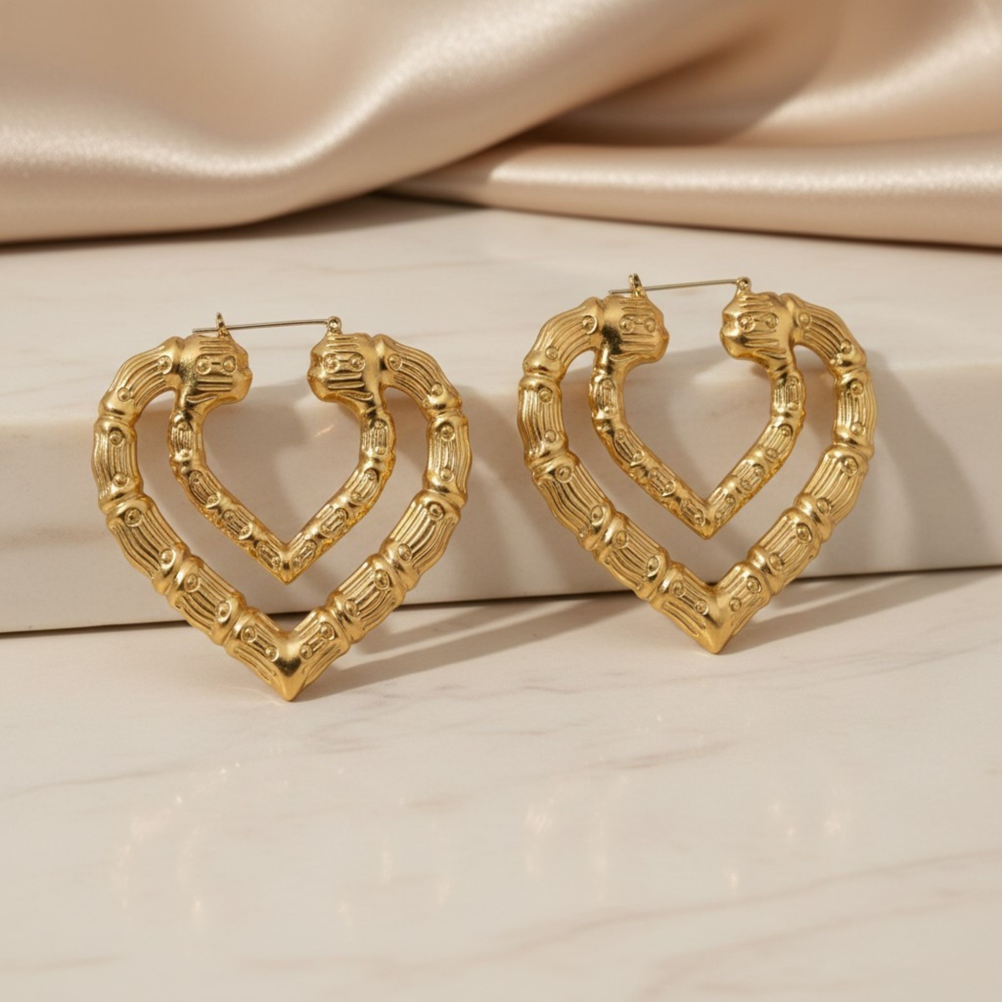 S 22 argolla corazón texturizado en oro laminado 14k