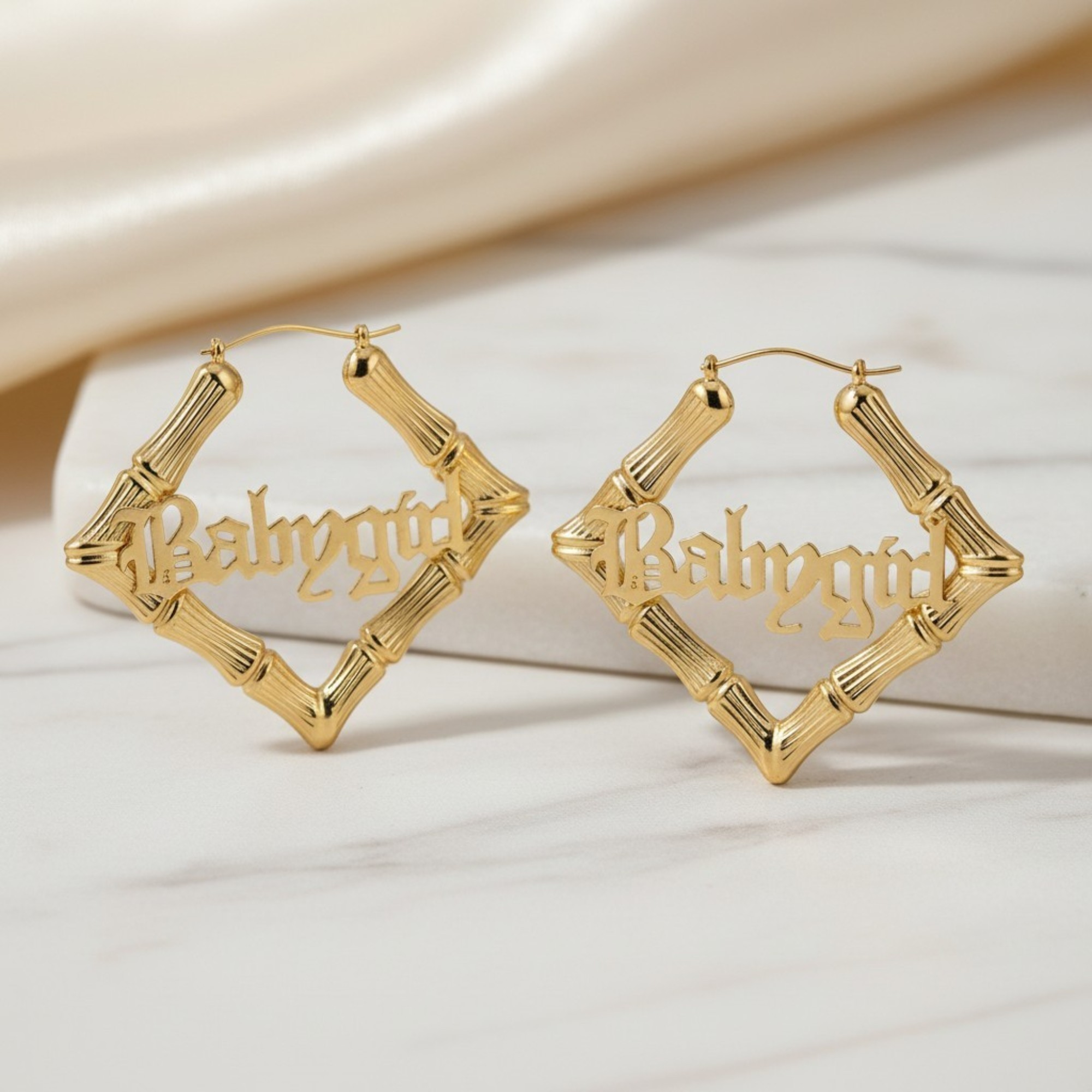 argollas babygirl en oro laminado 18k