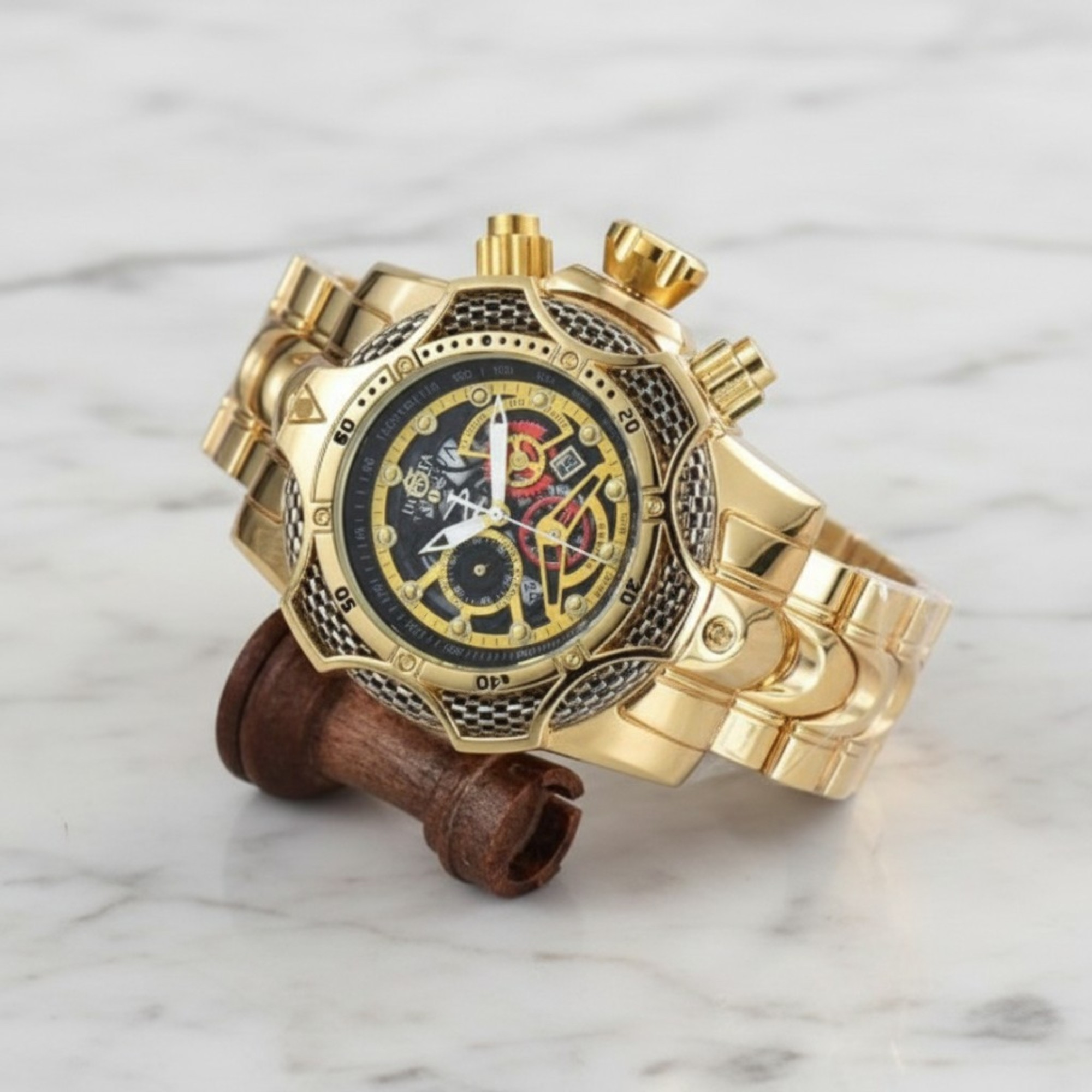 Reloj Dorado con Esfera Negra para Hombre – Diseño Tipo Invicta