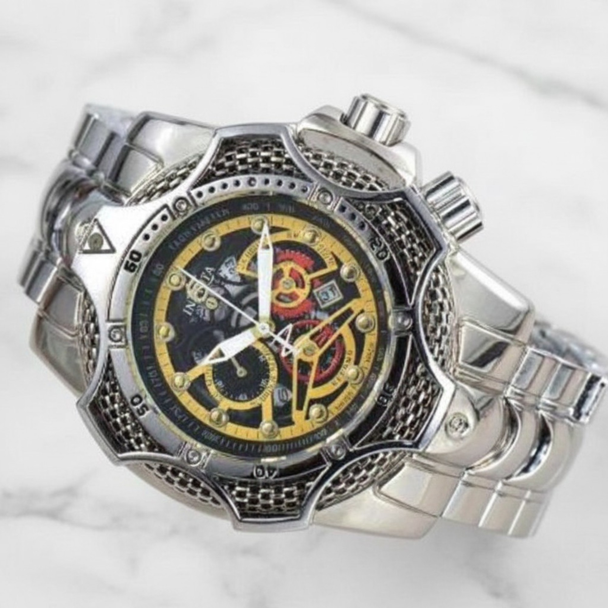 Reloj Deportivo Plateado para Hombre – Diseño Tipo Invicta