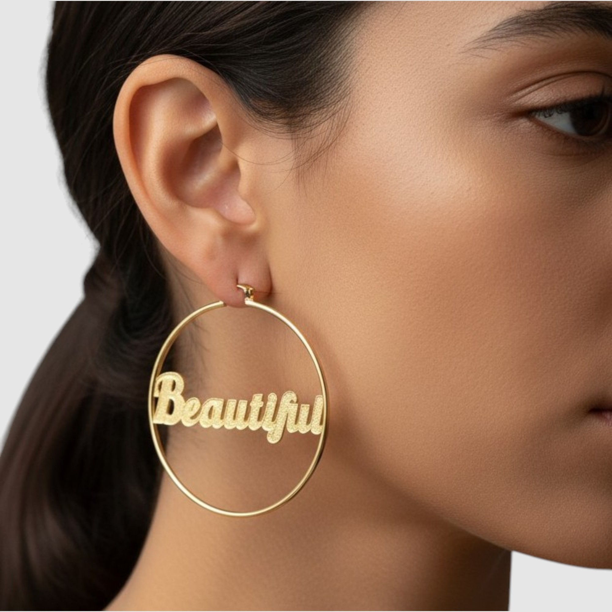 Aros “Beautiful” en Oro Laminado 18K – Circulares Elegantes