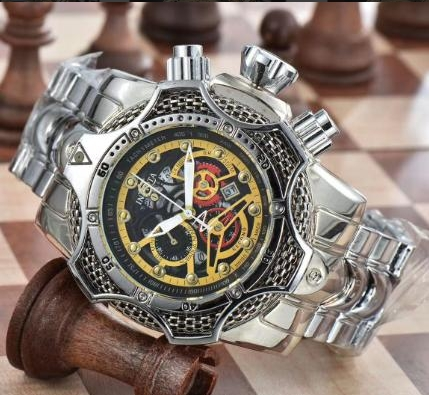 Reloj Deportivo de Cuarzo para Hombre INVIC – Esfera Grande Dorada y Correa de Acero Plateado