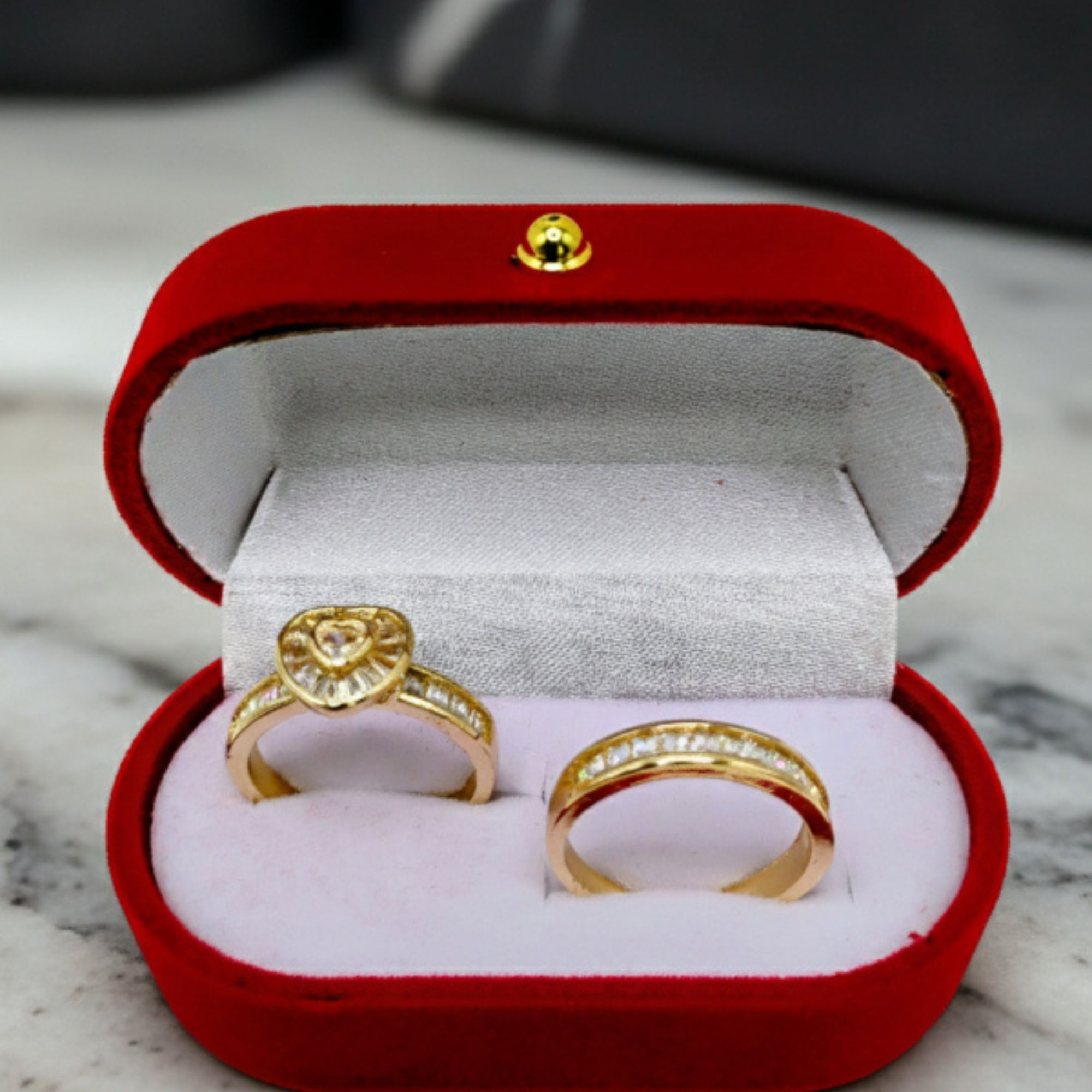 Set Corazón Imperial – Anillos en Oro 18K con Detalle Realzado
