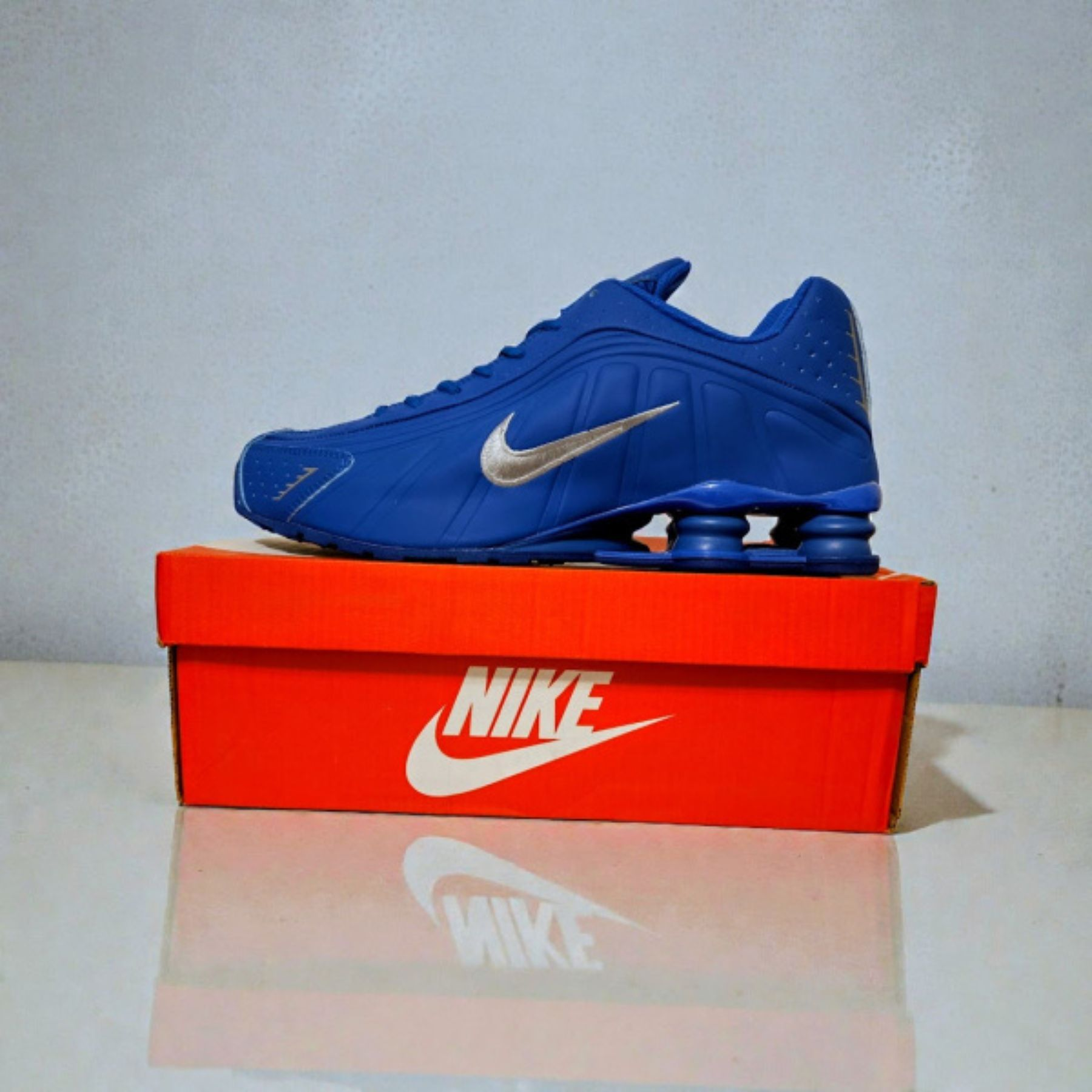 Nike Shox R4 - Zapatos Deportivos para Hombre (Azul y Plata)