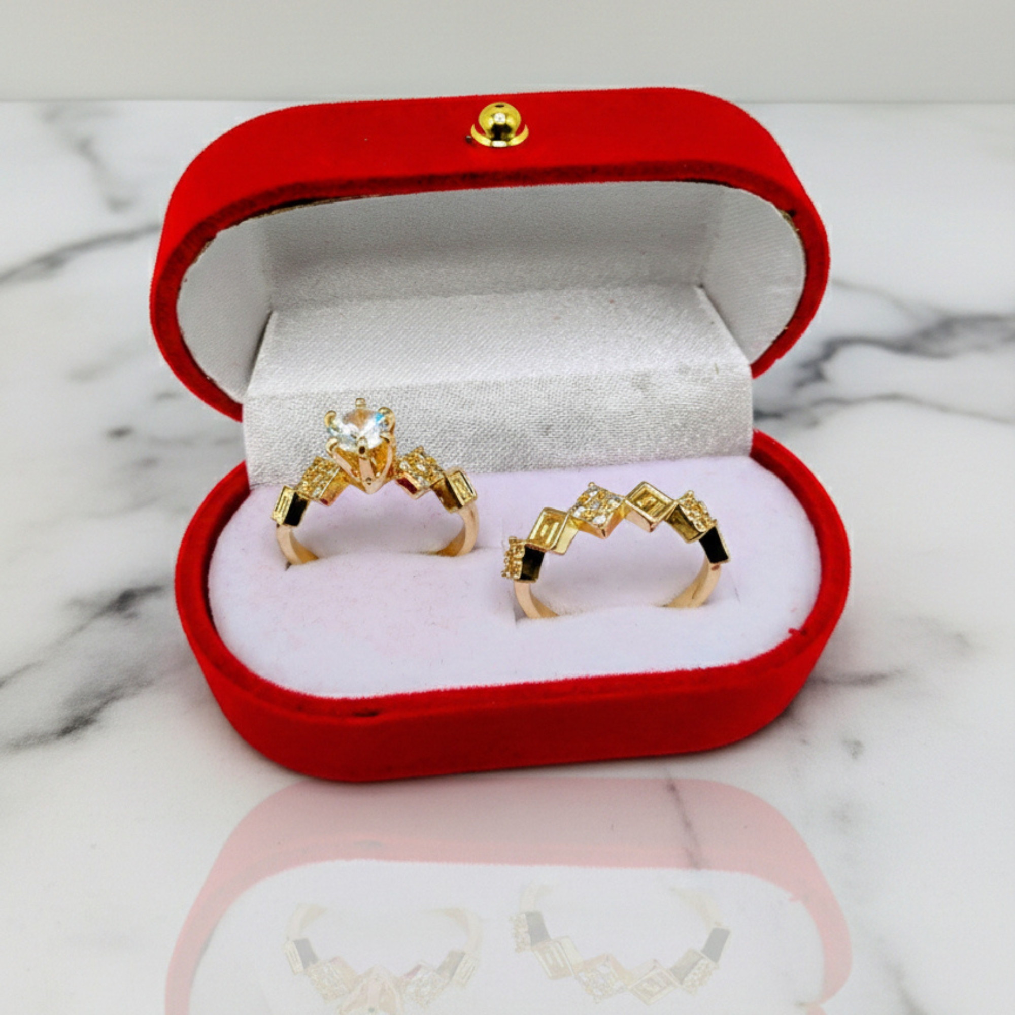 Set Geométrico Imperial – Dúo de Anillos Oro 18K con Diseño Moderno