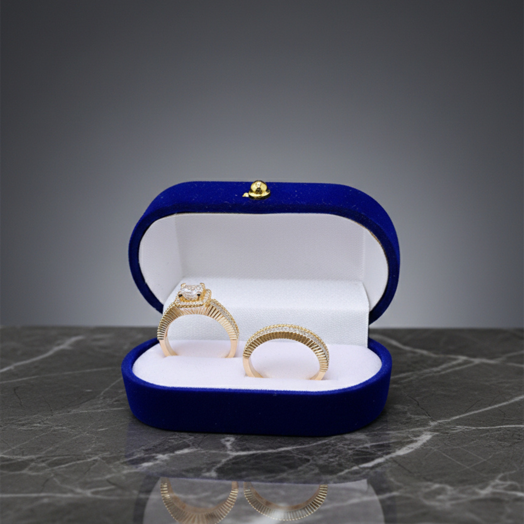 Set Elegancia Real – Dúo de Anillos Oro 18K con Corte Esmeralda