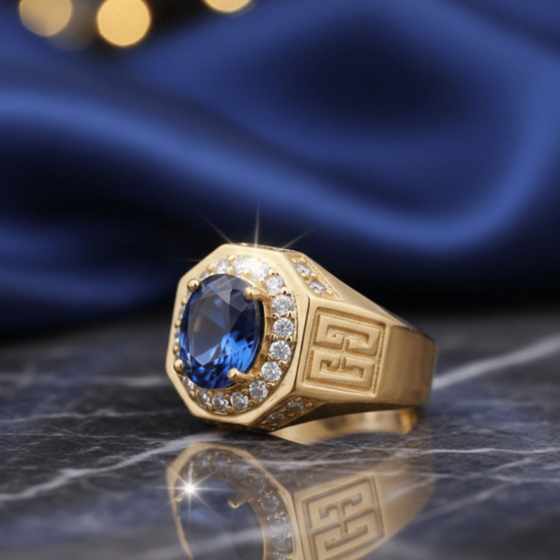Anillo Imperial Zafiro Azul – Lujo Dorado con Detalles Geométricos