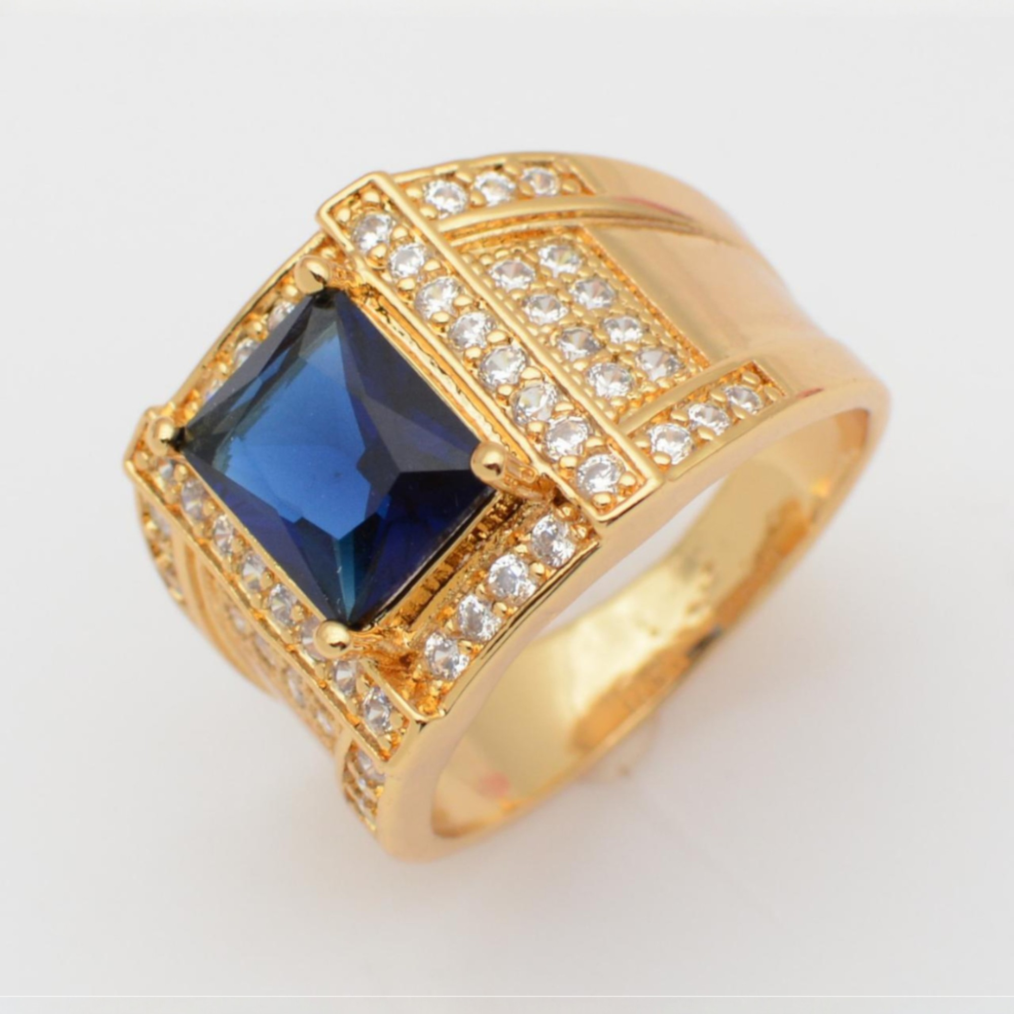 Anillo Imperial en Oro Laminado 14K con Piedra Central