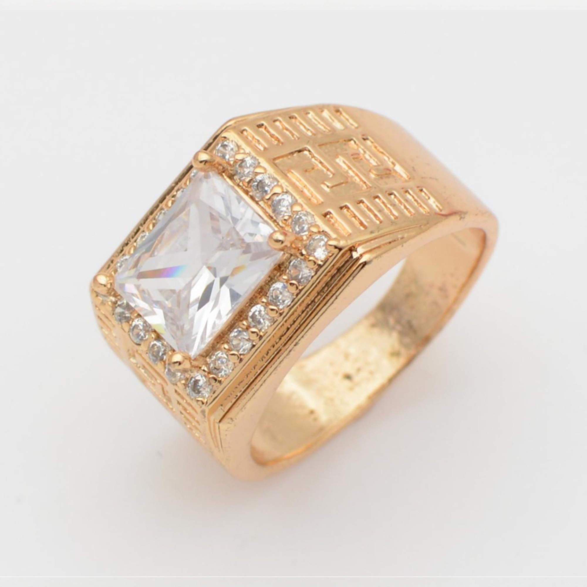 Anillo en Oro Laminado 14K Diseño Elegante Premium