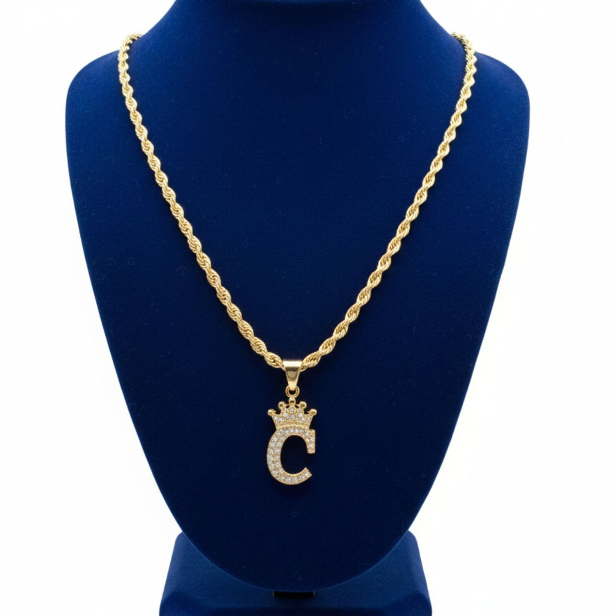 Cadena Rope Crown con dije inicial letra “C” en oro laminado 14K
