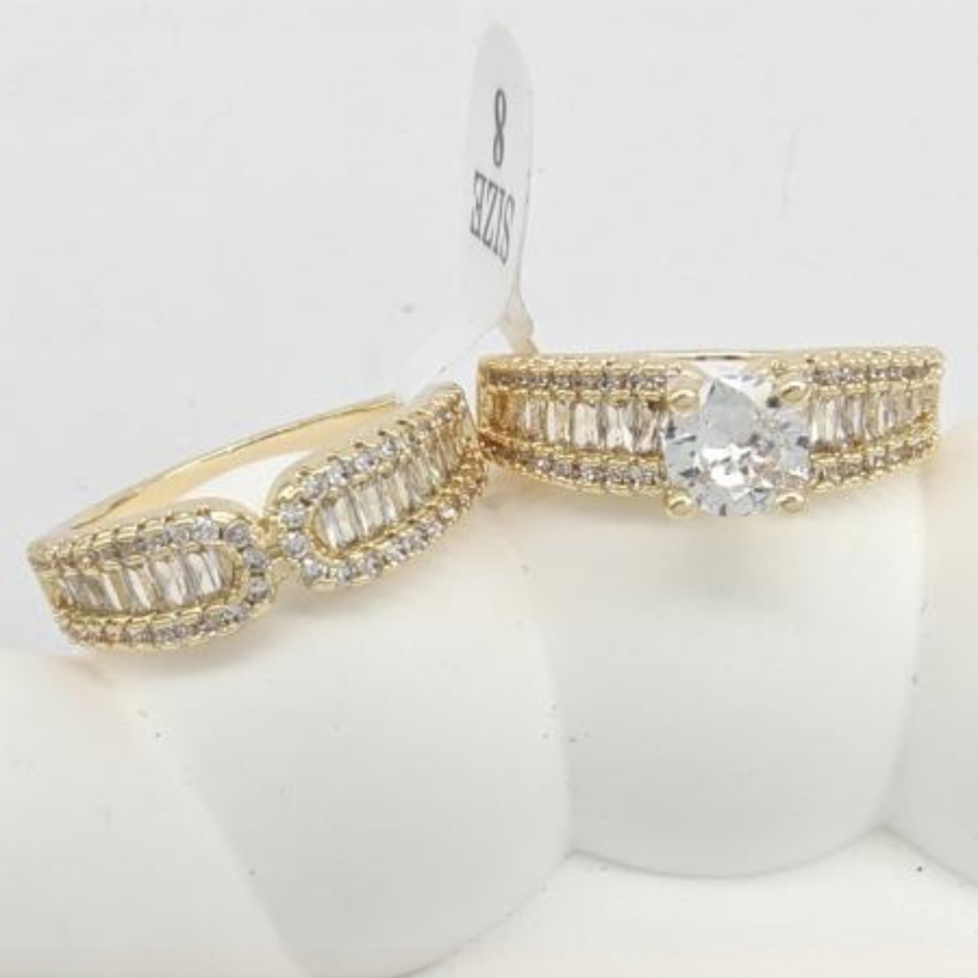 Dúo de Anillos de Compromiso Elegante en Oro Laminado 14K