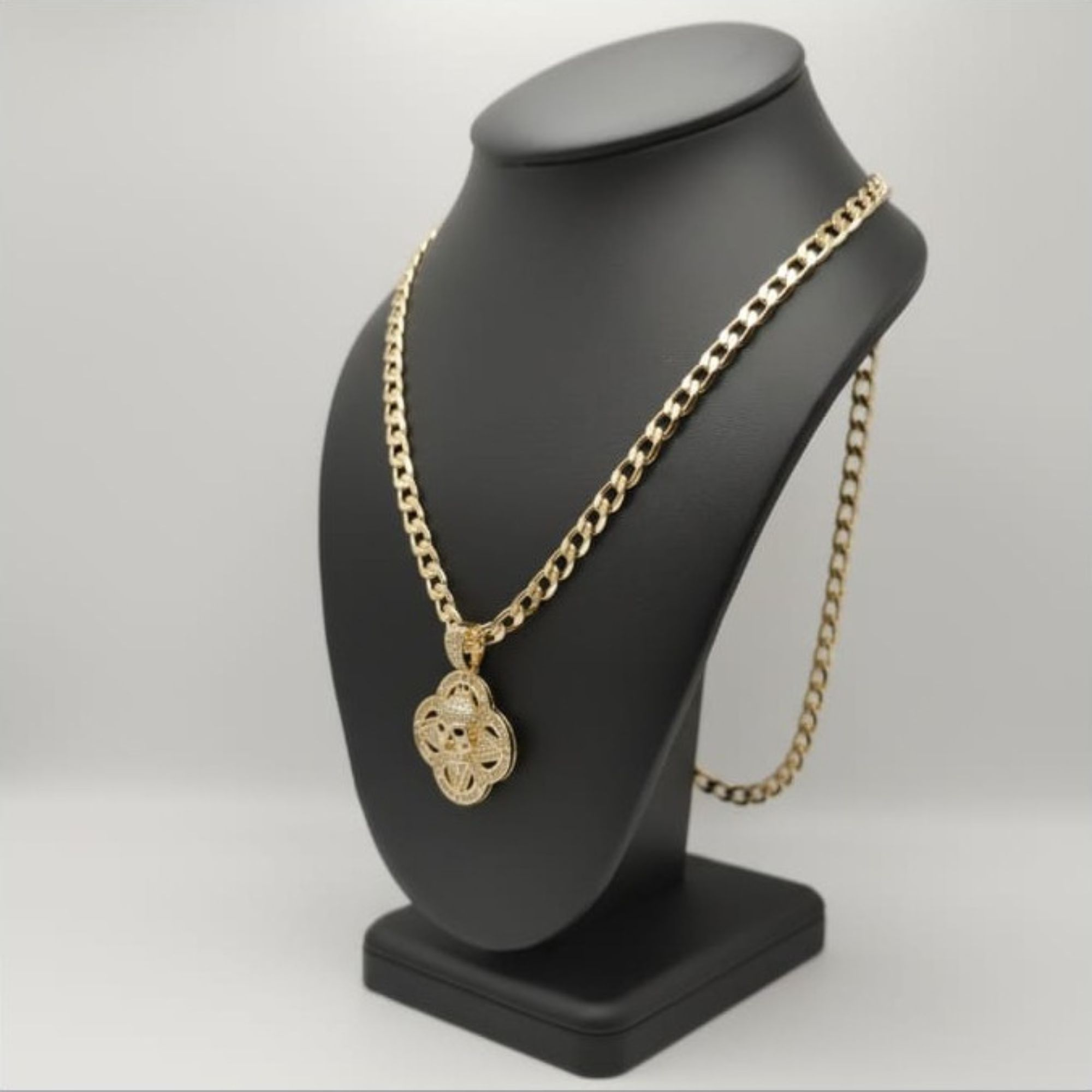 Collar Dorado “Esencia Real” 18K