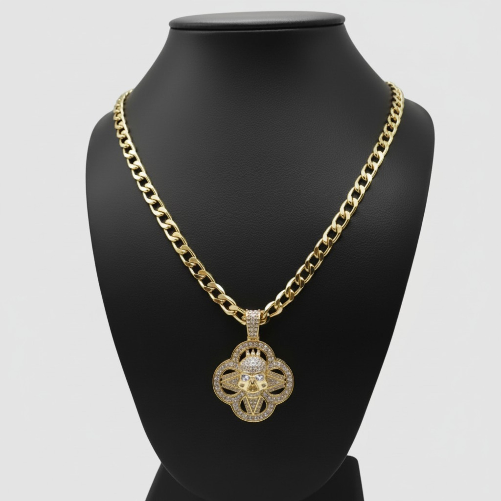 Cadena en oro laminado 18K con dije de calavera