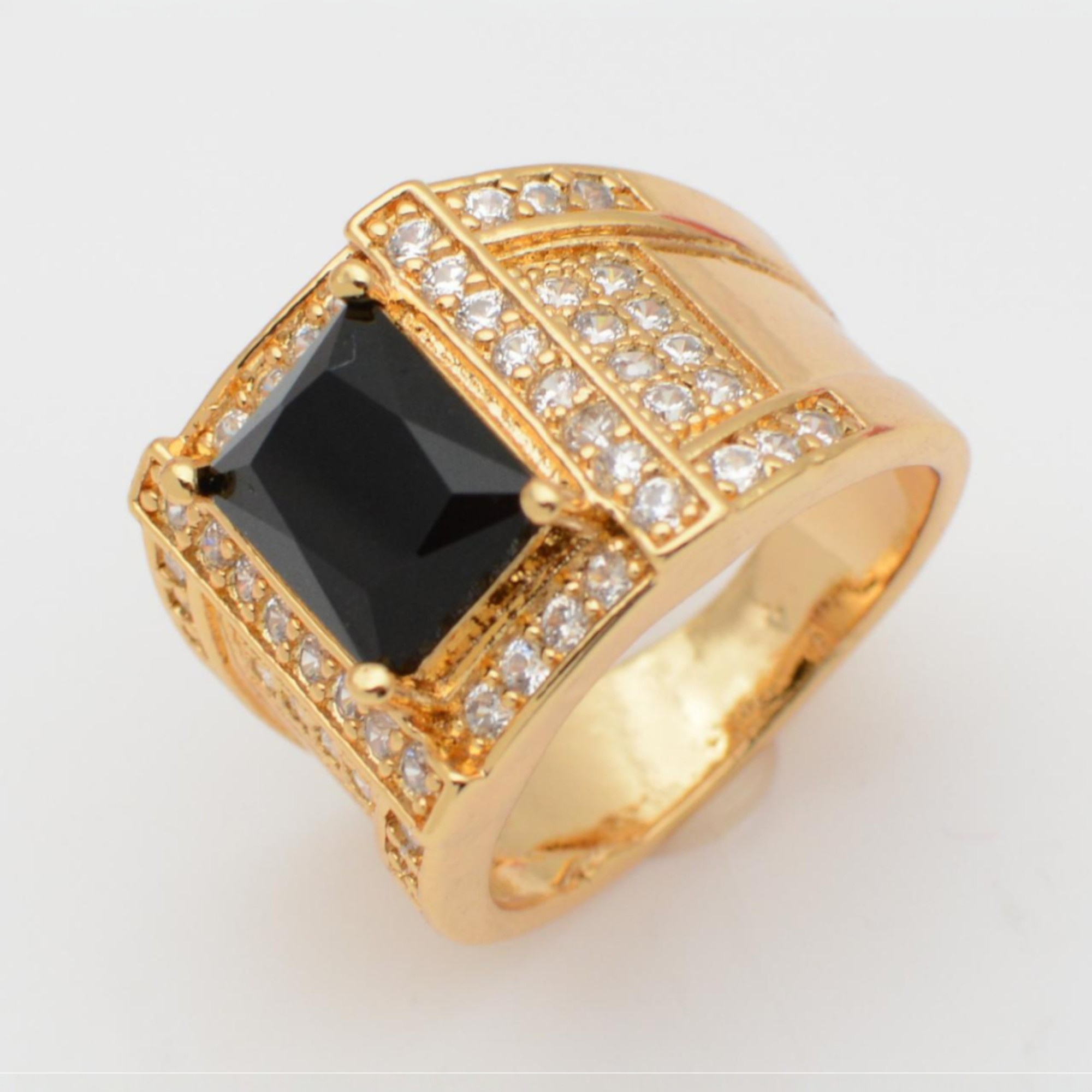 Anillo Imperial en Oro Laminado 14K con Piedra Central