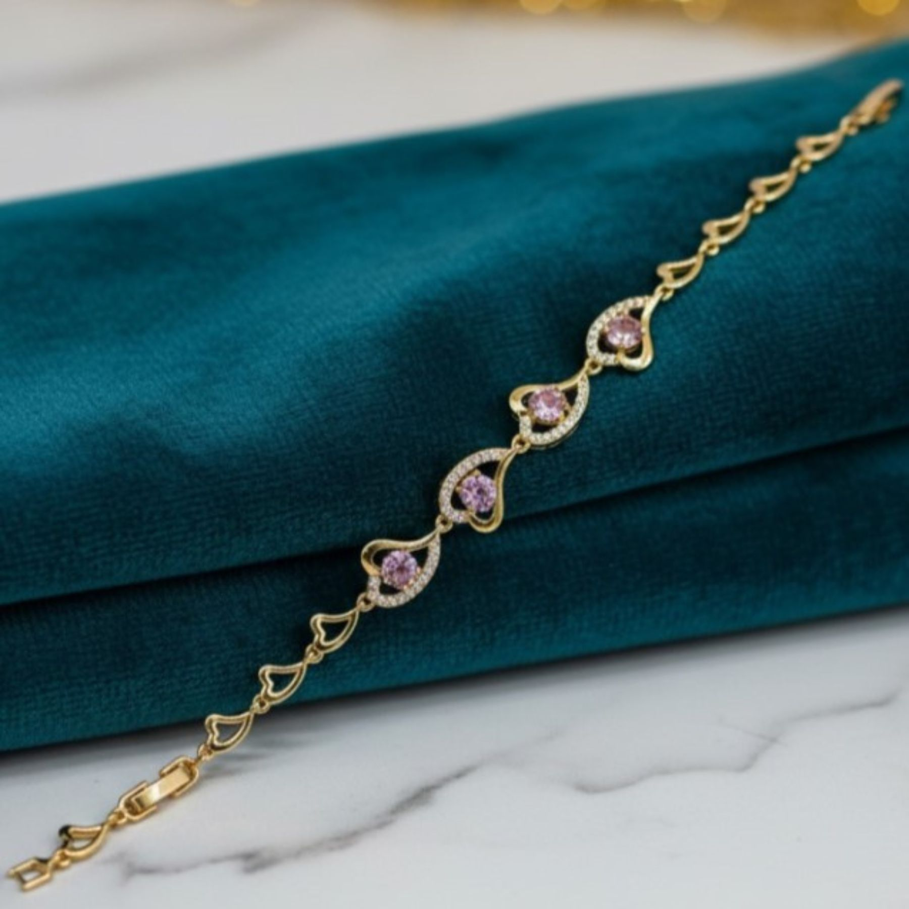 Pulsera “Corazones de Luz” en Oro 14K