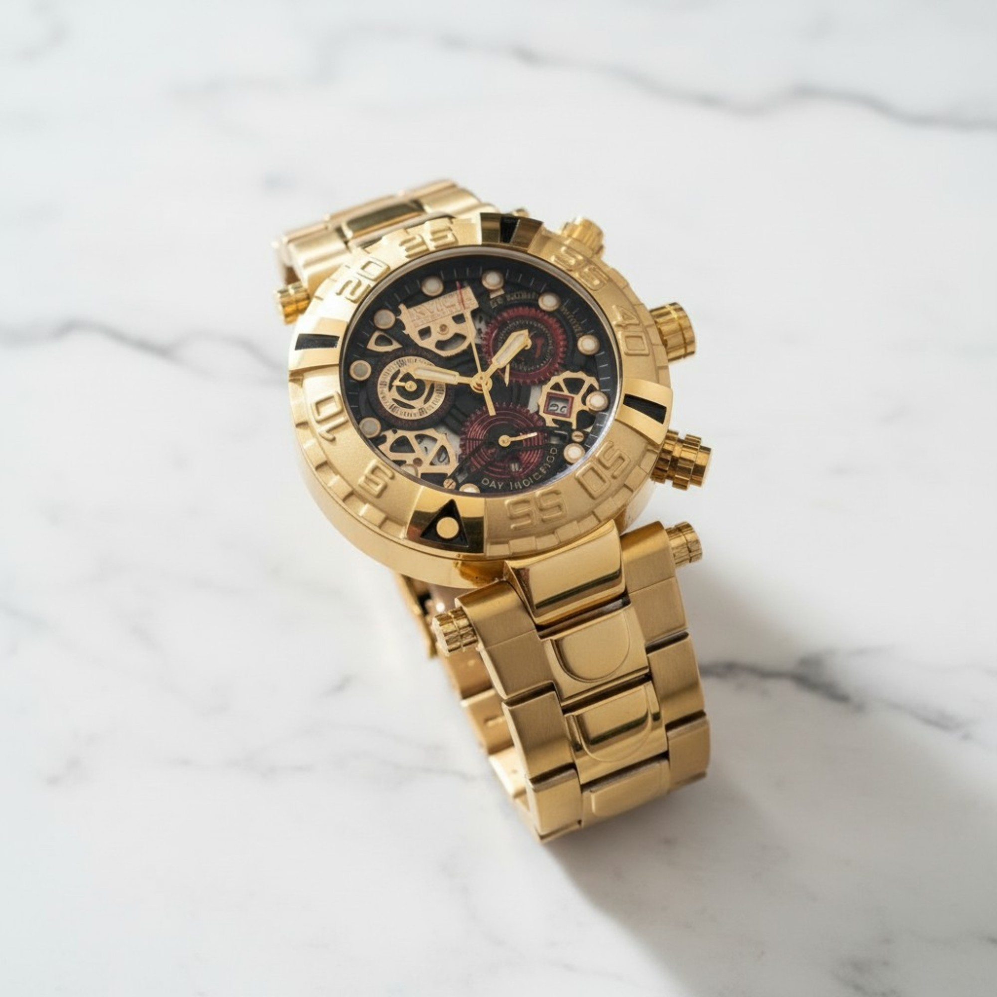 Reloj Dorado para Mujer – Diseño Elegante Tipo Invicta