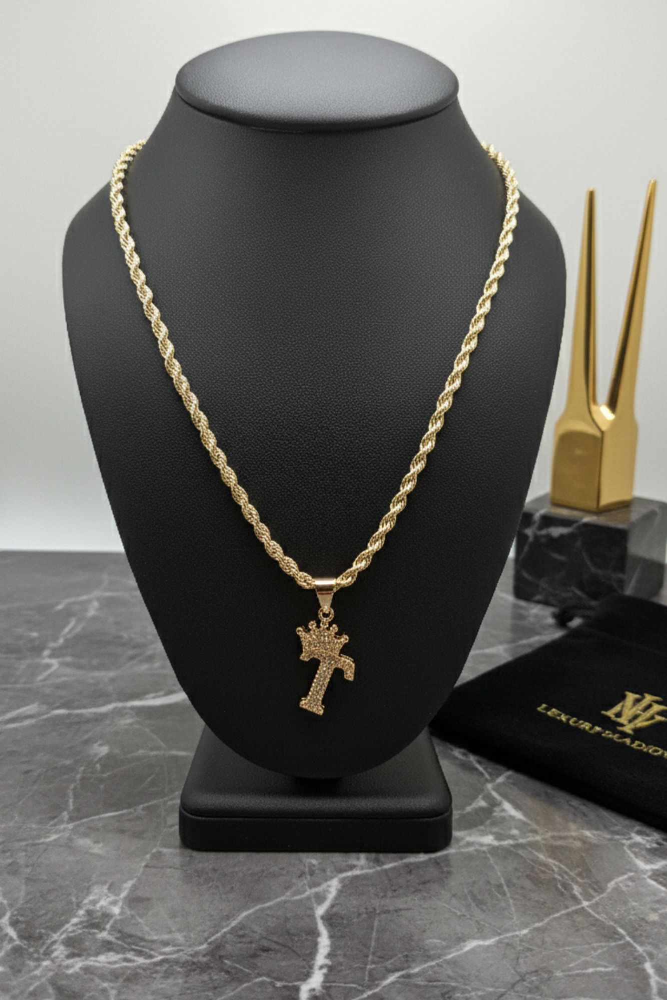 Cadena Rope Crown Inicial “T”