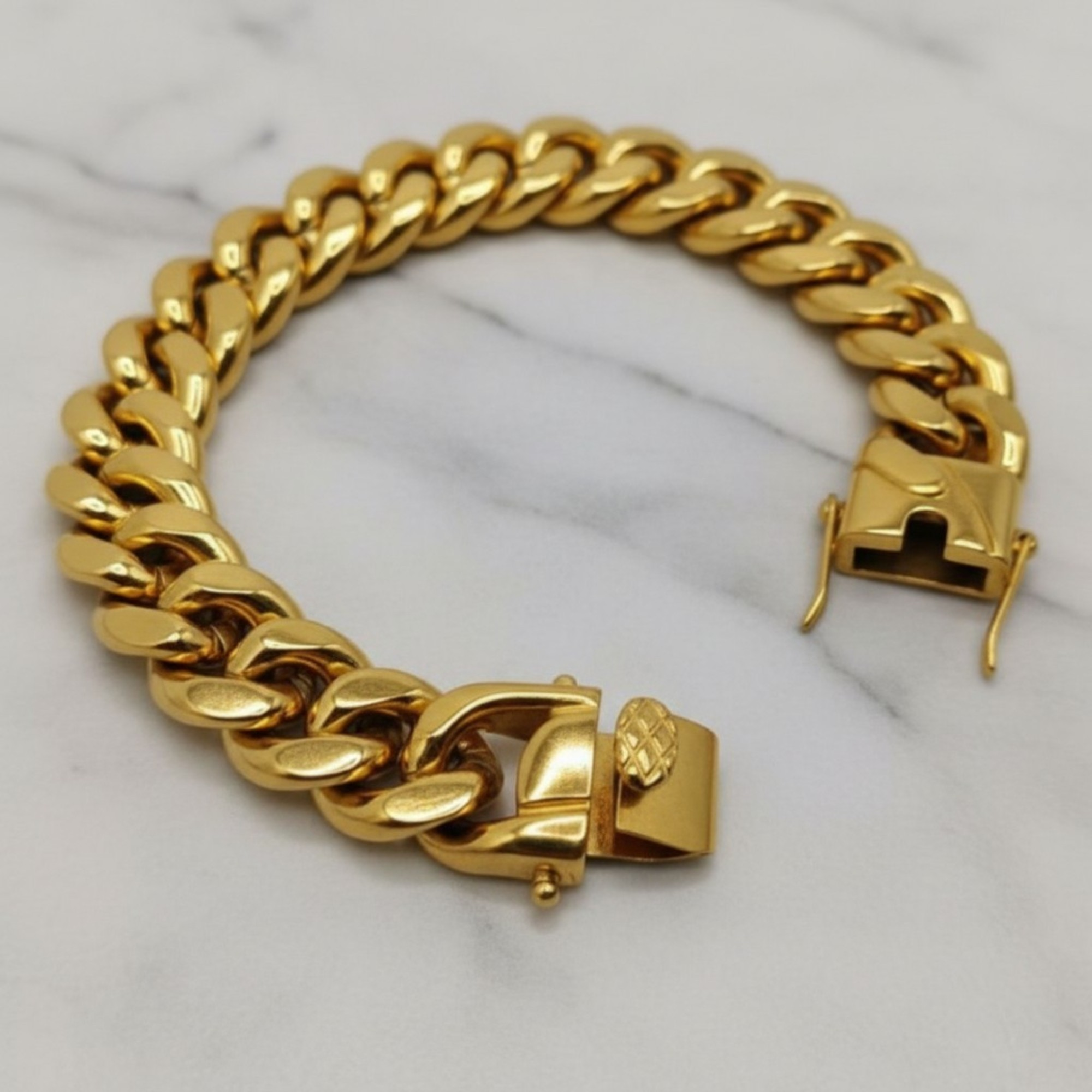 Pulsera Tipo Cubana (Tapuchera) en Oro Laminado 18K